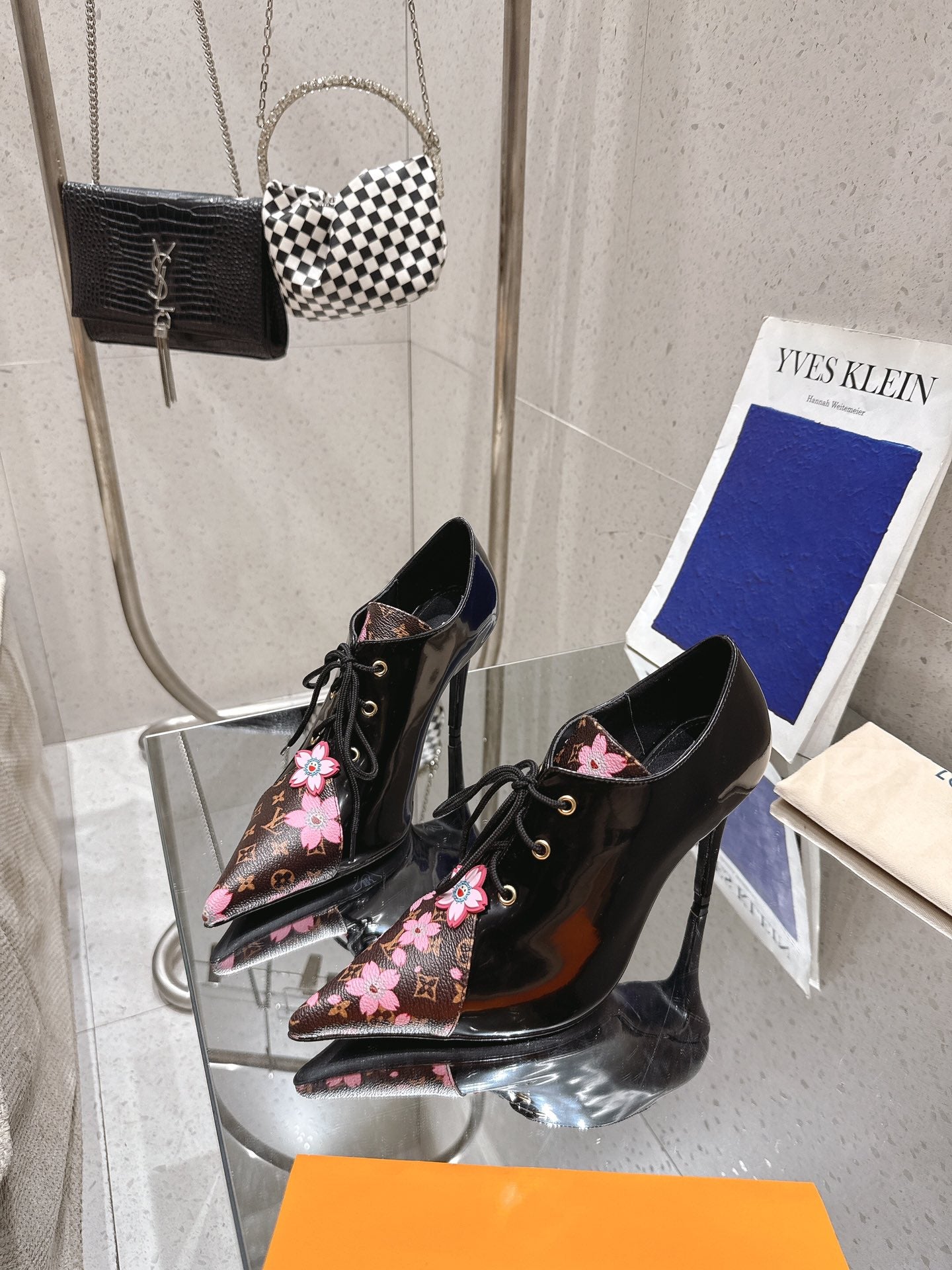 China Replica LV Women Shoes 122usd Only