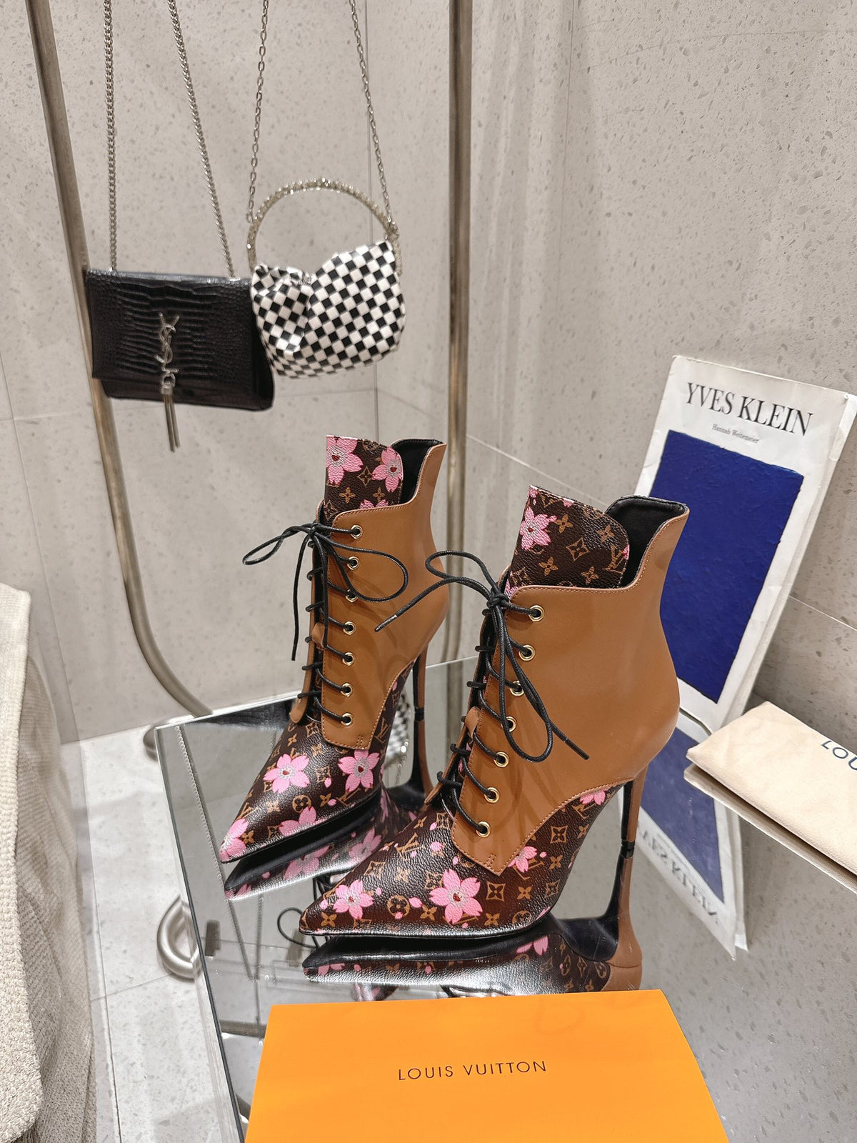 China Replica LV Women Shoes 136usd Only
