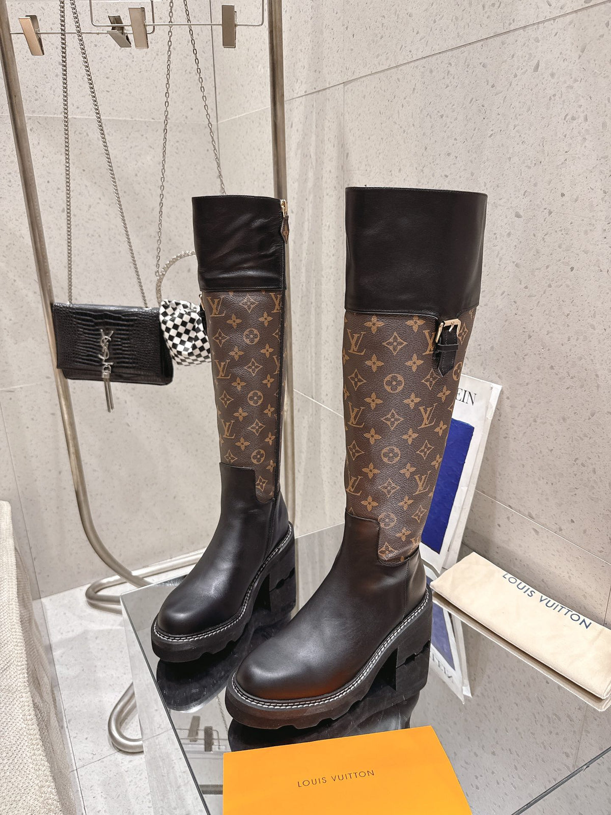 China Replica LV Women Shoes 189usd Only
