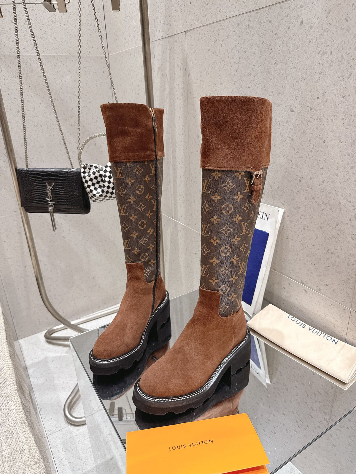 China Replica LV Women Shoes 189usd Only