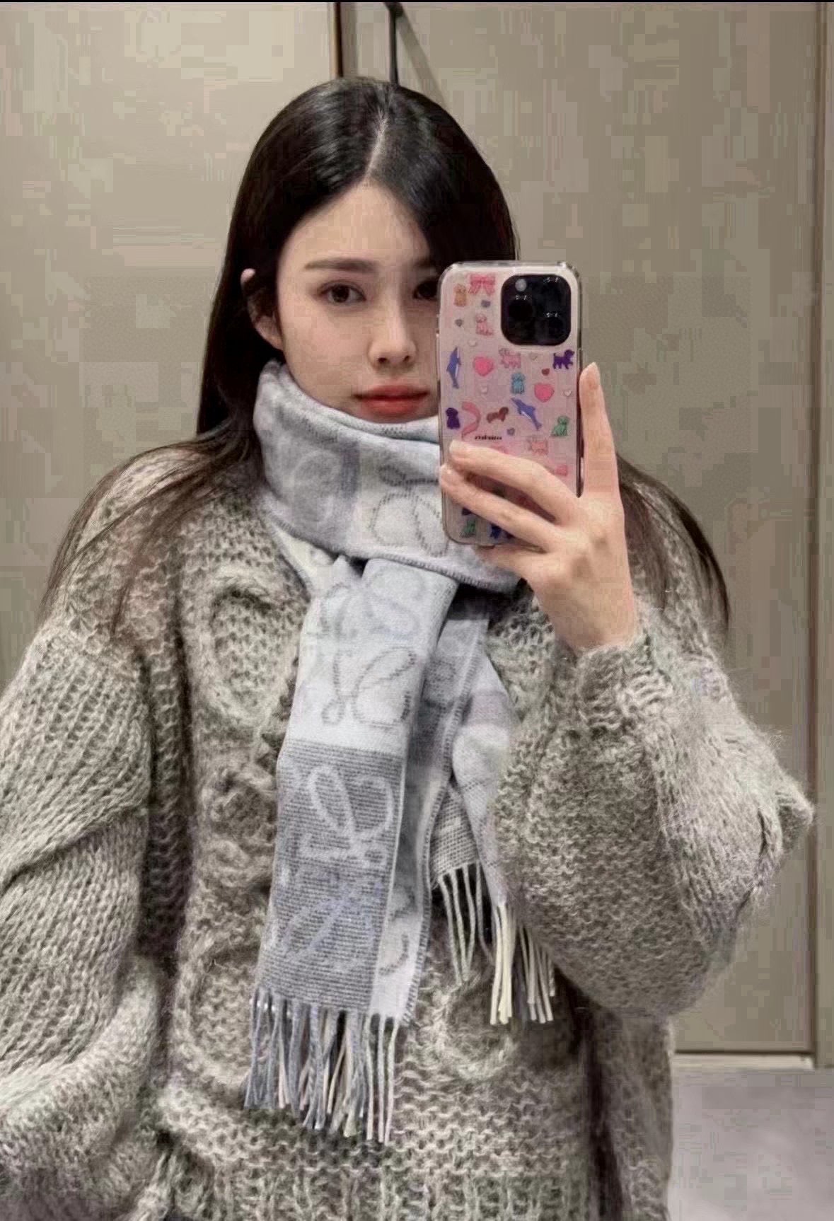 China Replica Loewe Scarf 38usd Only