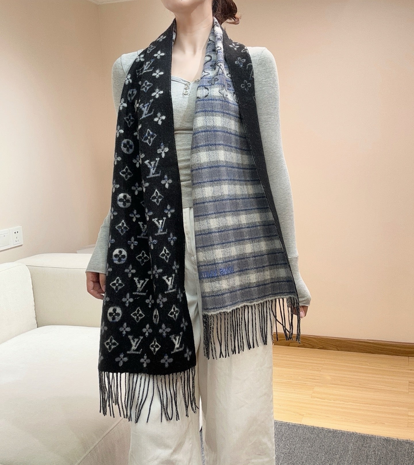 China Replica LV Scarf 46usd Only