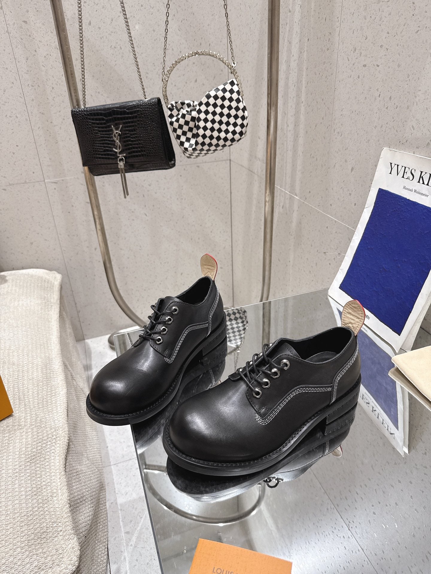 China Replica LV Women Shoes 136usd Only