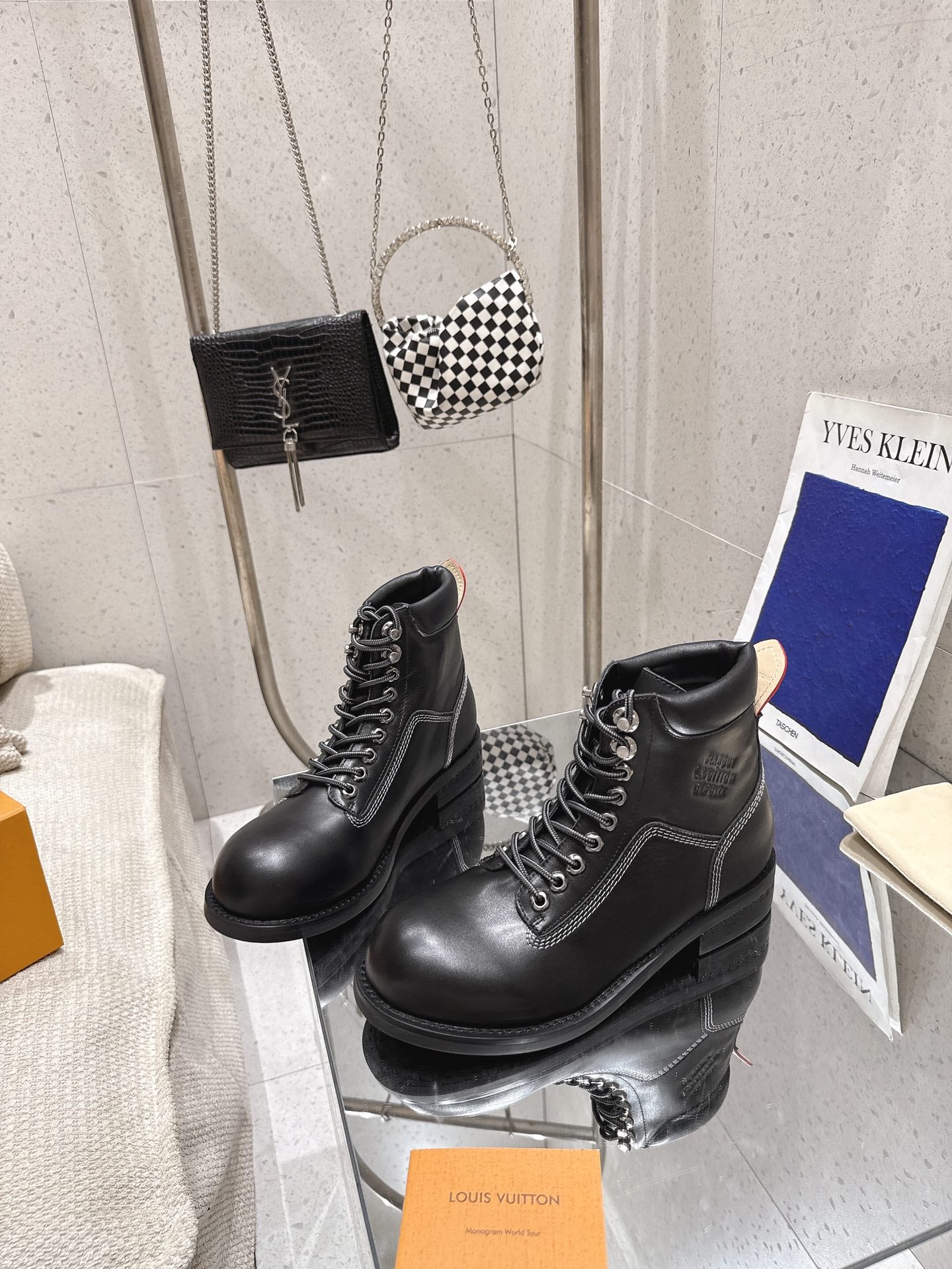 China Replica LV Women Shoes 158usd Only