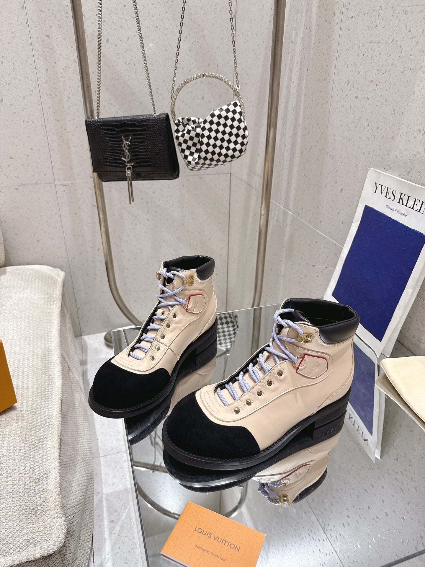 China Replica LV Women Shoes 158usd Only