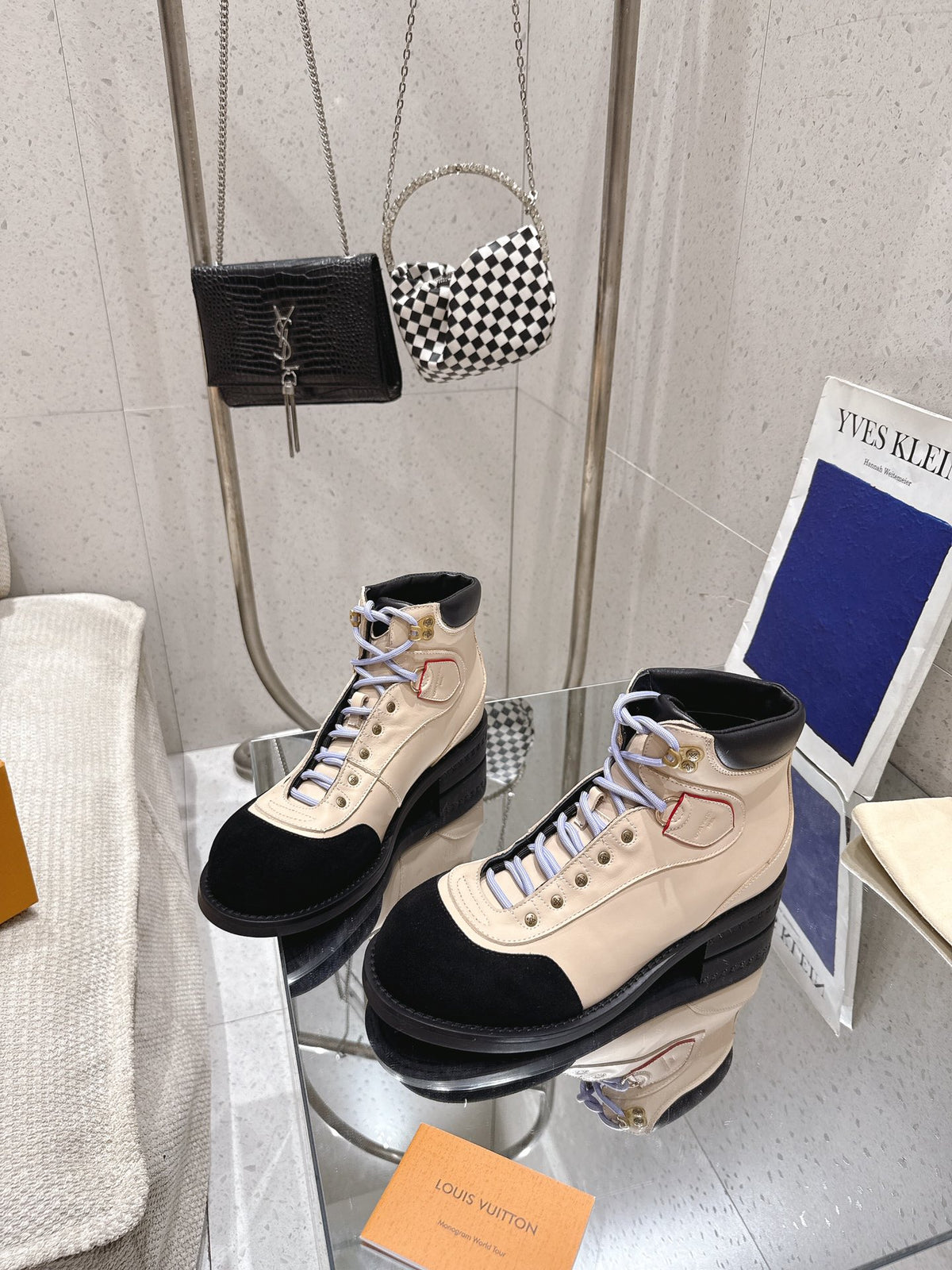 China Replica LV Women Shoes 158usd Only