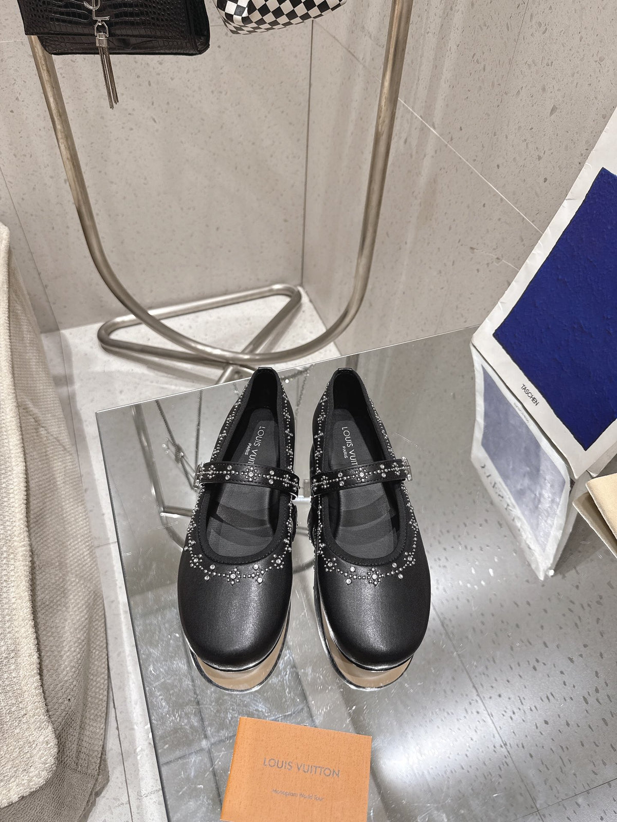 China Replica LV Women Shoes 119usd Only