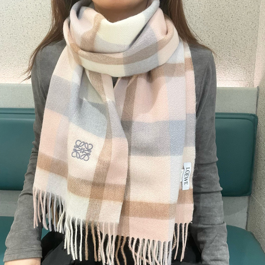 China Replica Loewe Scarf 48usd Only