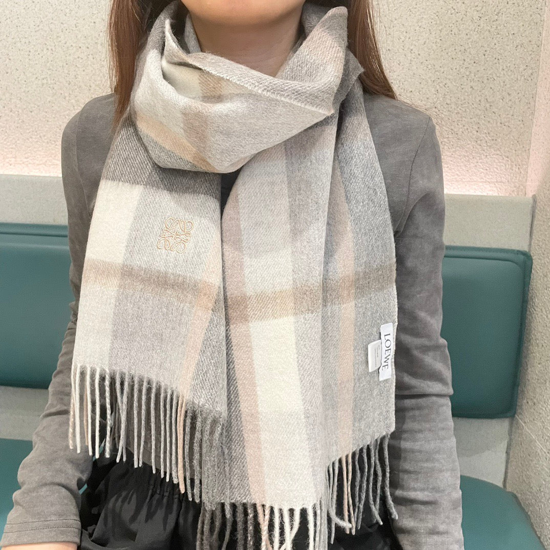 China Replica Loewe Scarf 48usd Only