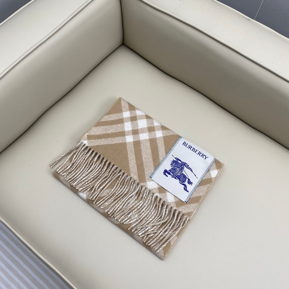 China Replica Burberry Scarf 54usd Only