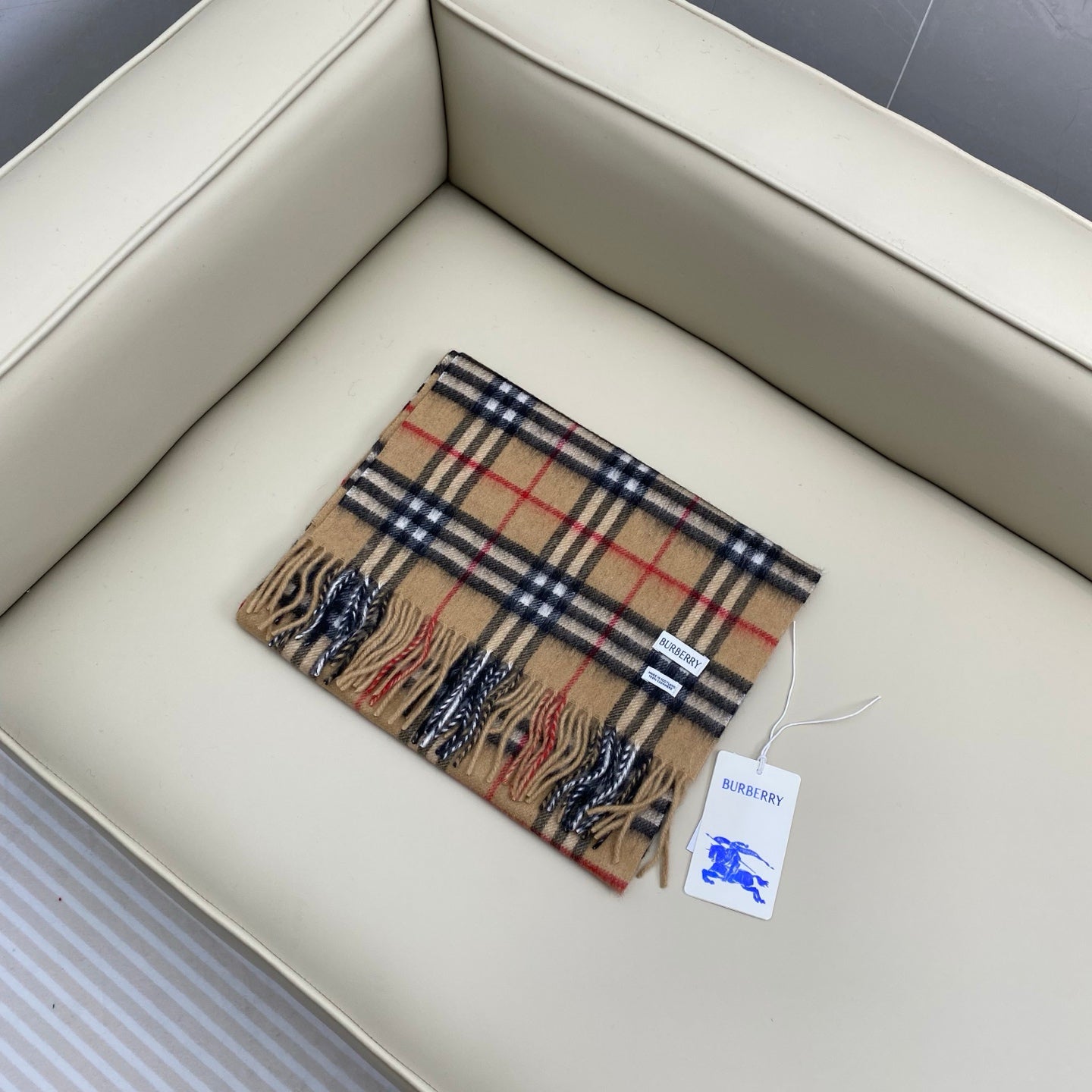China Replica Burberry Scarf 50usd Only
