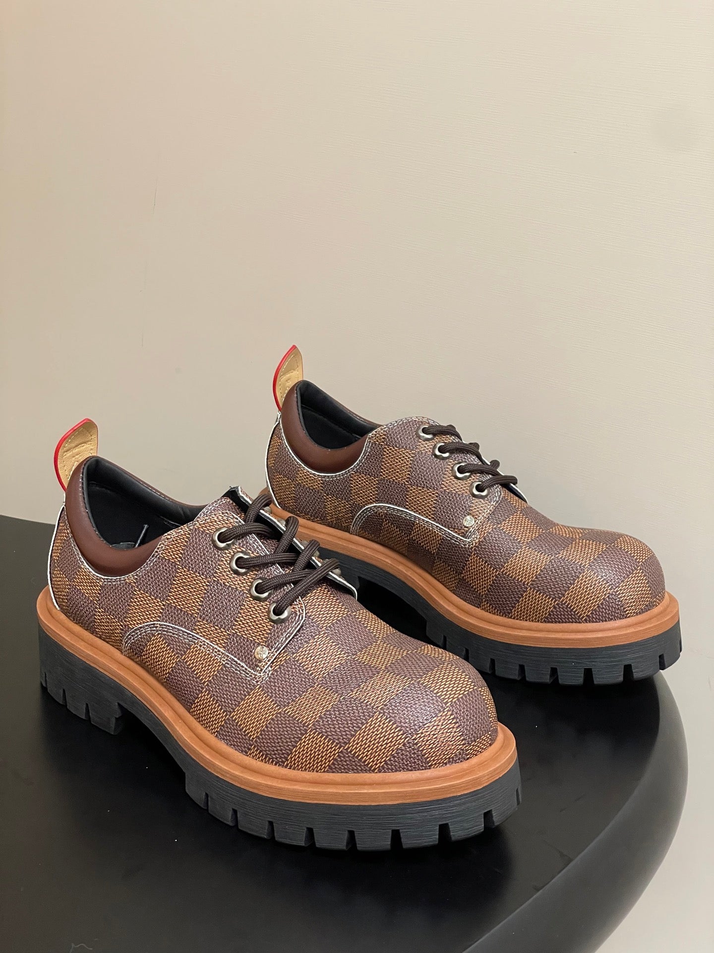 China Replica LV Women Shoes 136usd Only