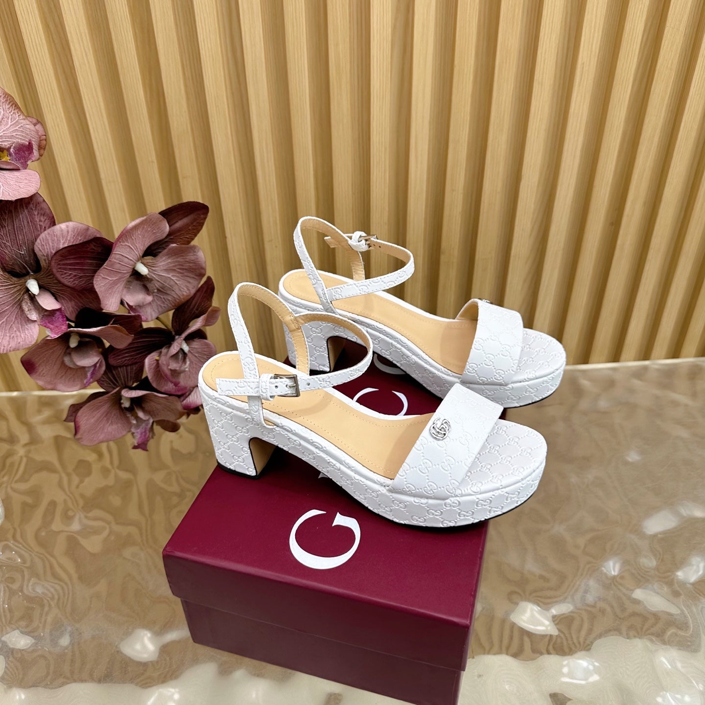 China Replica Gucci Women Shoes 108usd Only