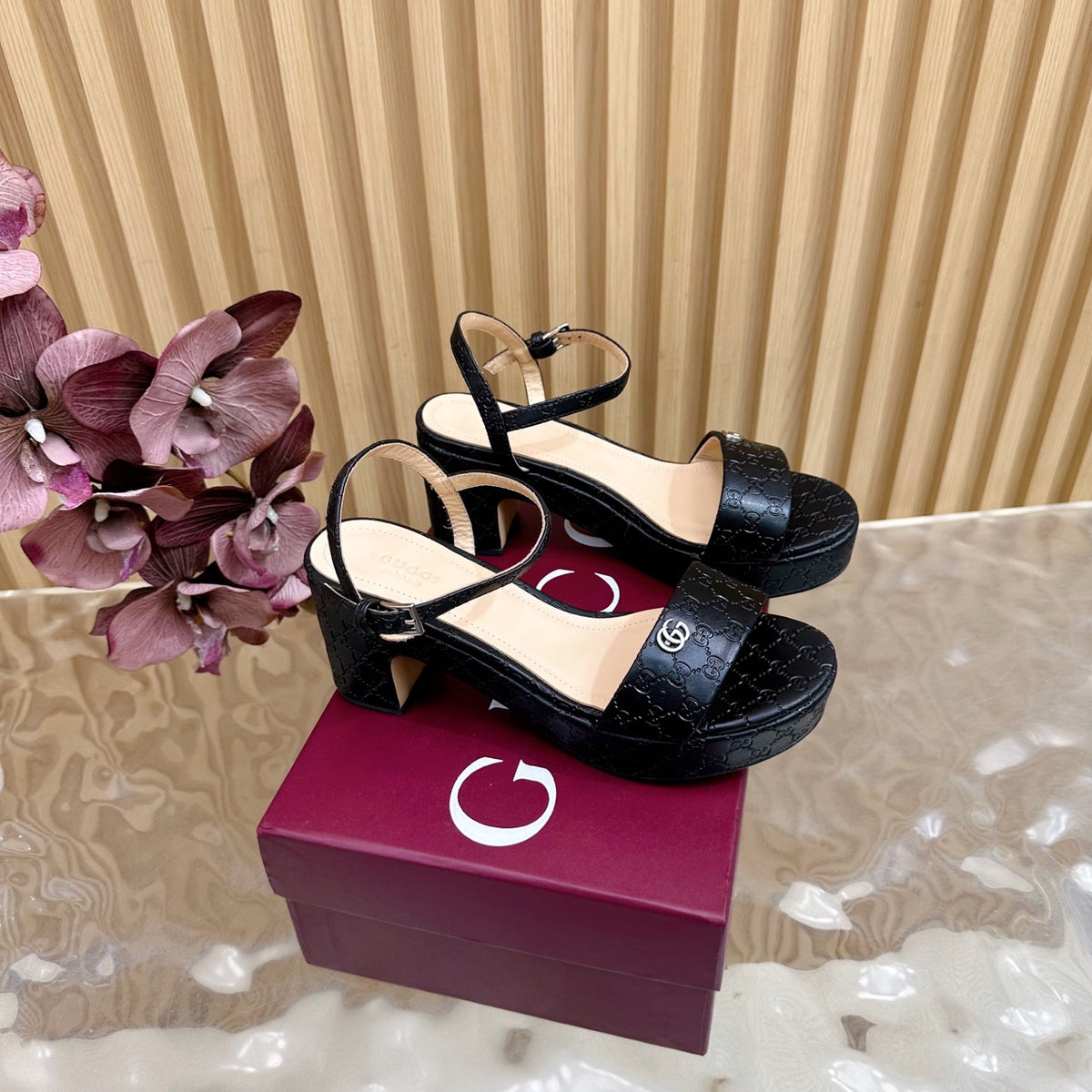 China Replica Gucci Women Shoes 108usd Only