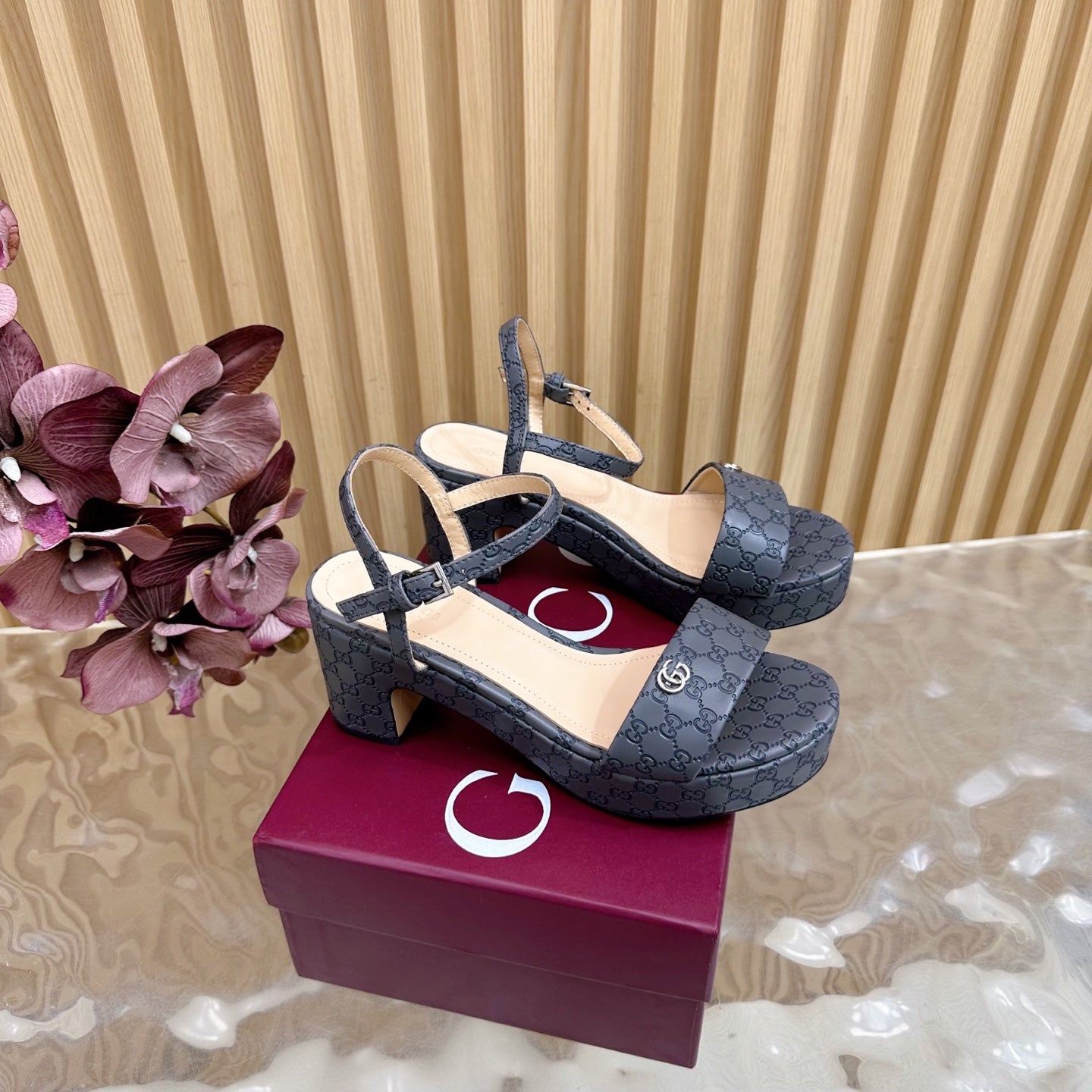 China Replica Gucci Women Shoes 108usd Only