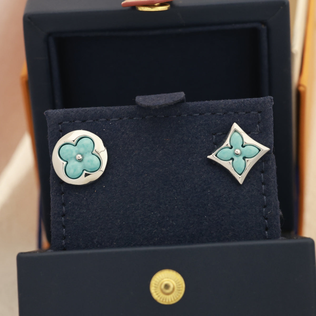 China Replica LV Earrings 29usd Only