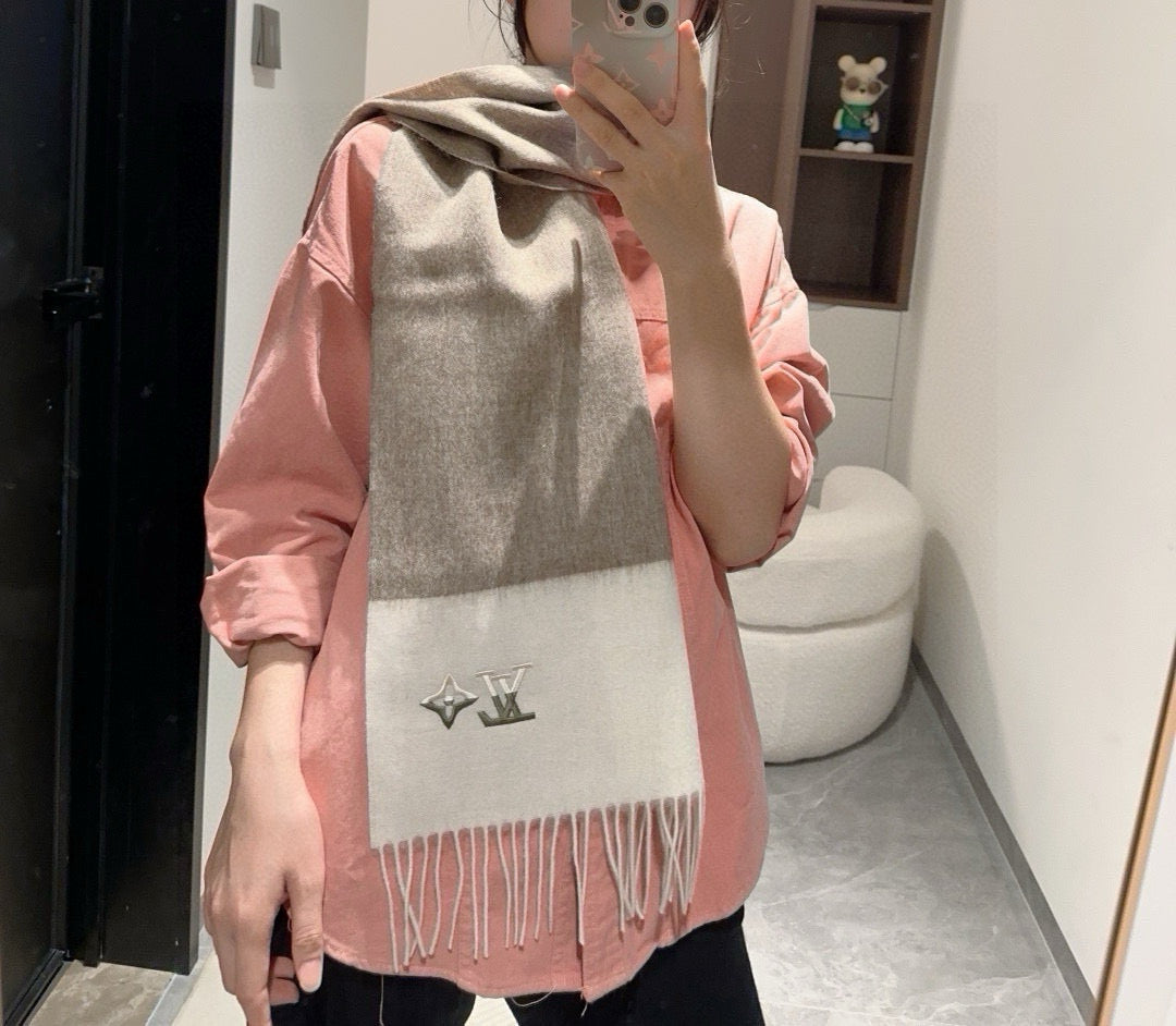 China Replica LV Scarf 44usd Only