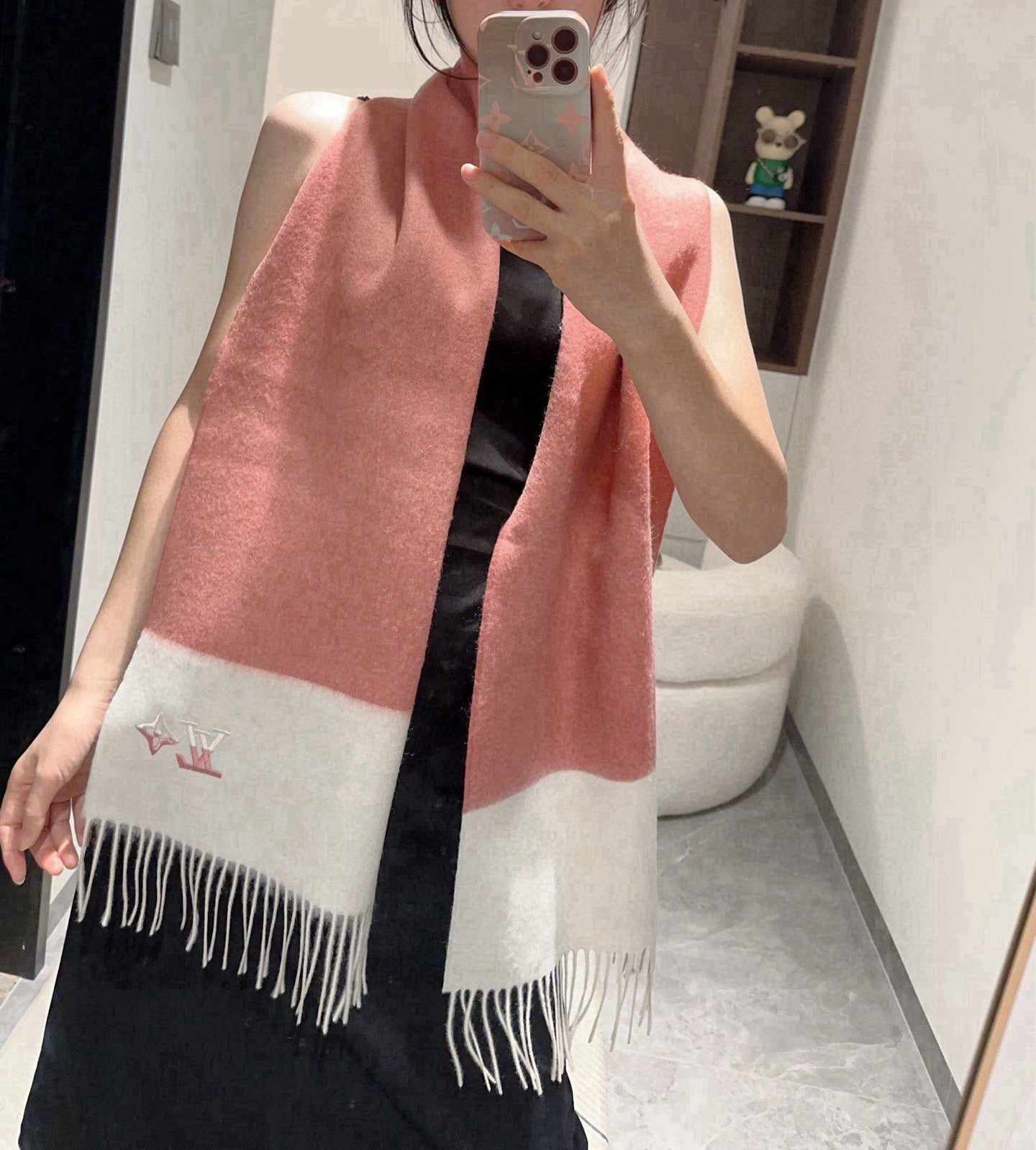 China Replica LV Scarf 44usd Only