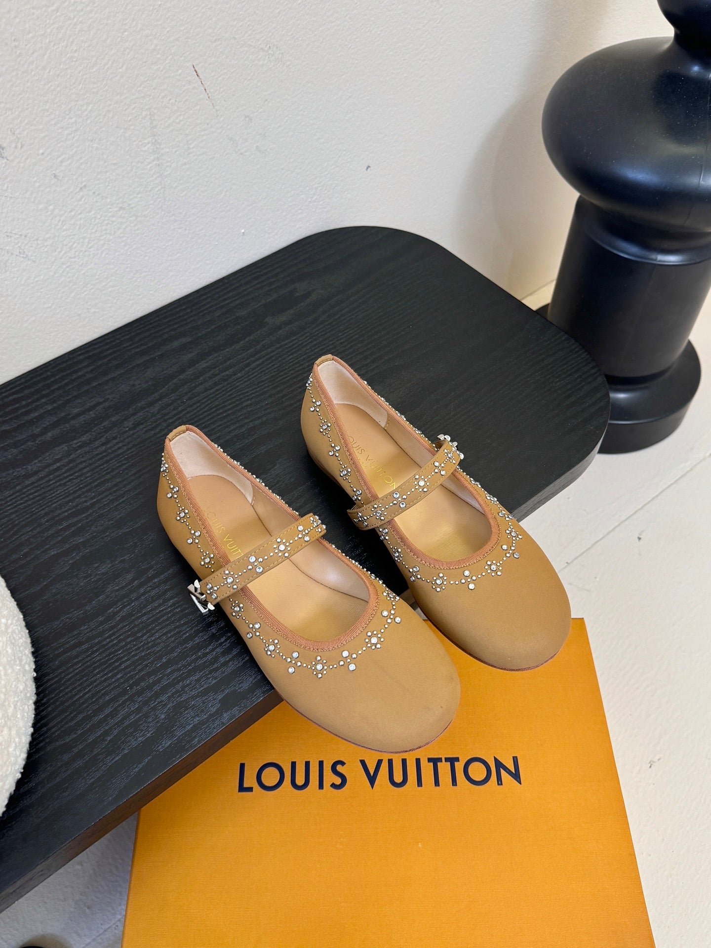 China Replica LV Women Shoes 122usd Only