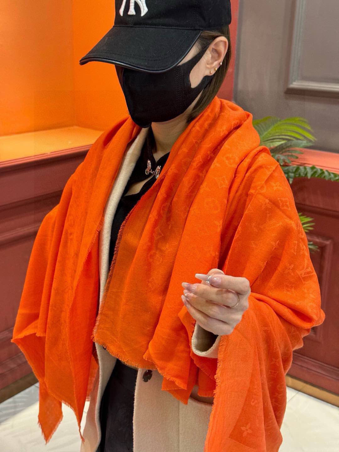 China Replica LV Scarf 46usd Only