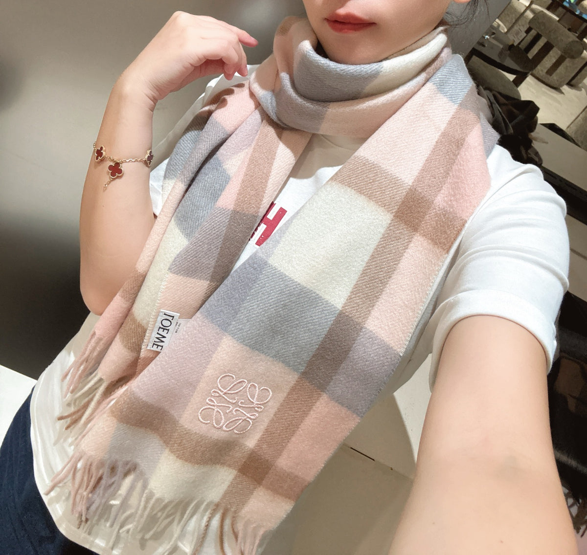 China Replica Burberry Scarf 48usd Only