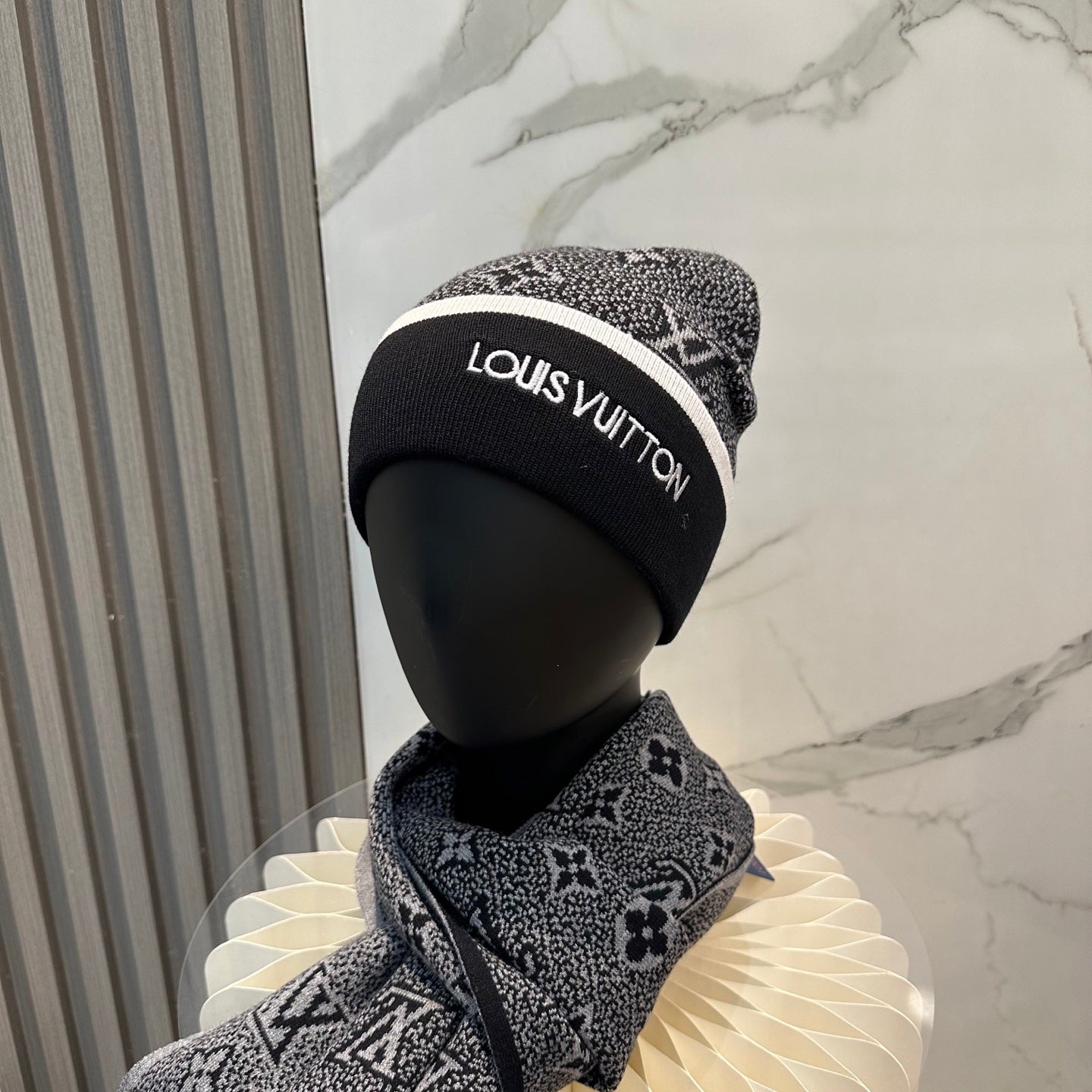 China Replica LV Scarf 38usd Only