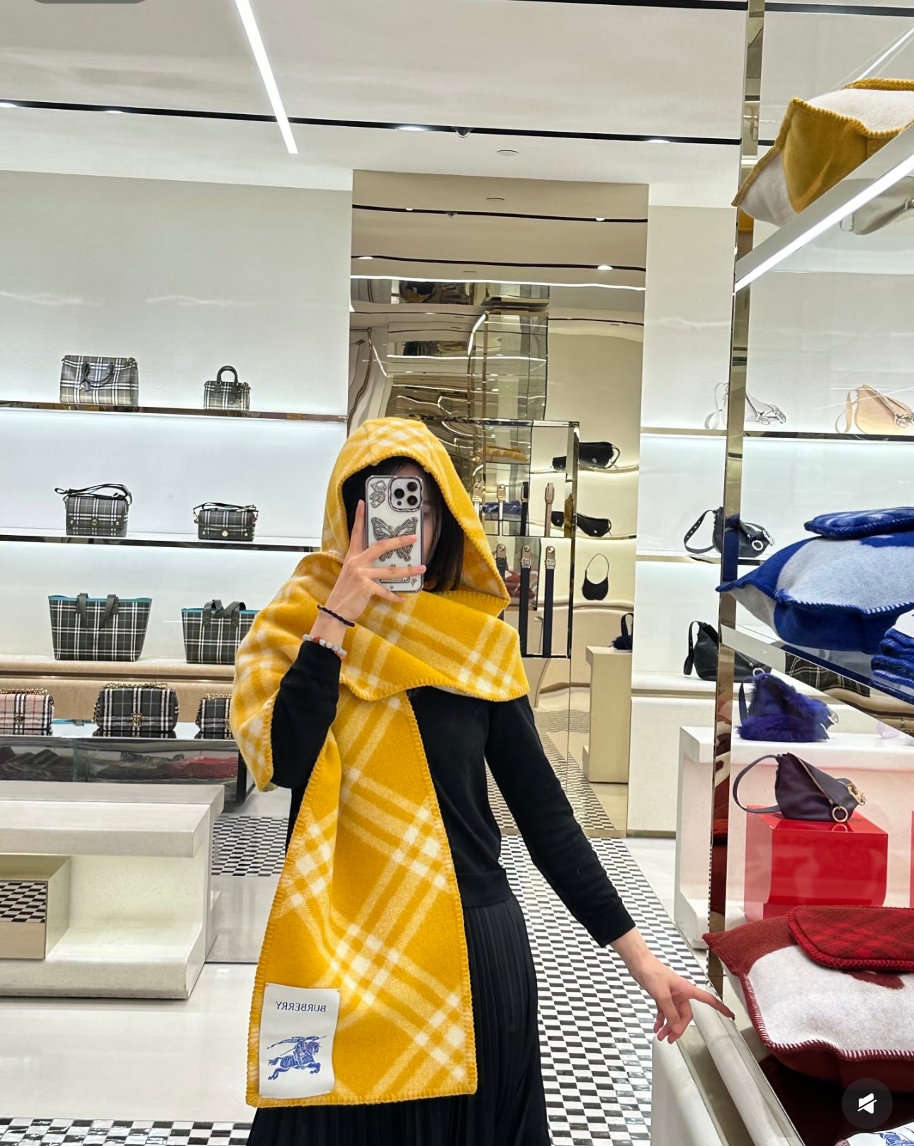 China Replica Burberry Scarf 62usd Only