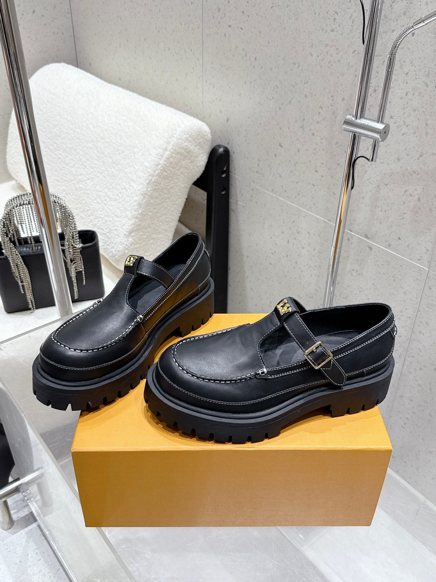 China Replica LV Women Shoes 133usd Only