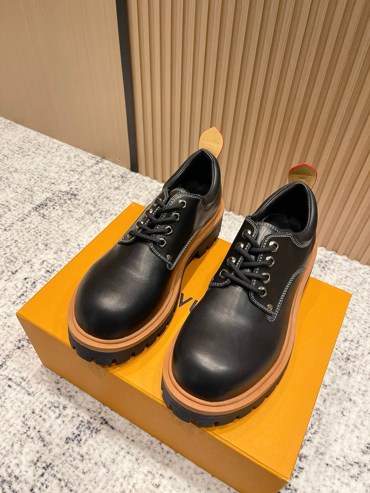 China Replica LV Women Shoes 140usd Only