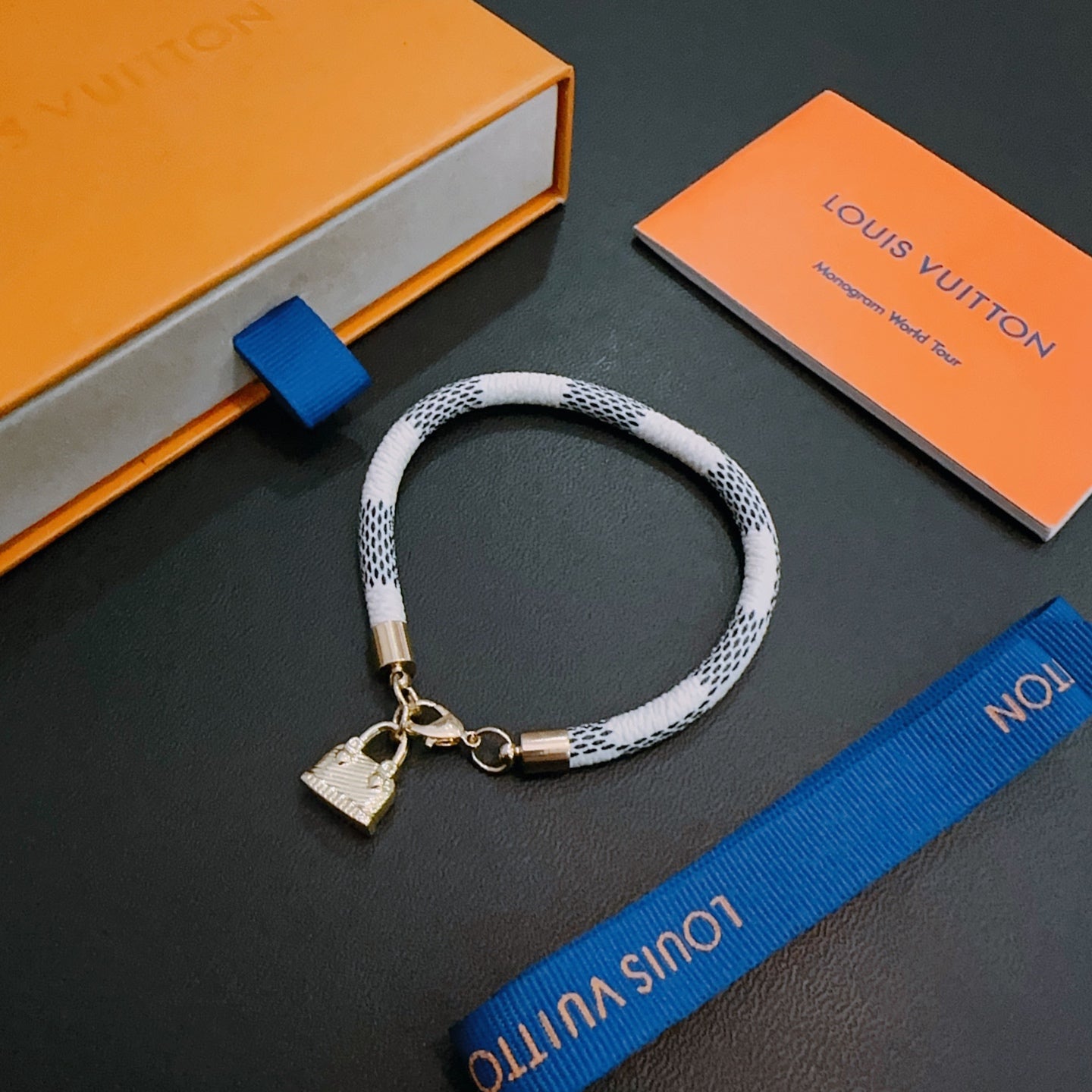 China Replica LV Bracelets 30usd Only