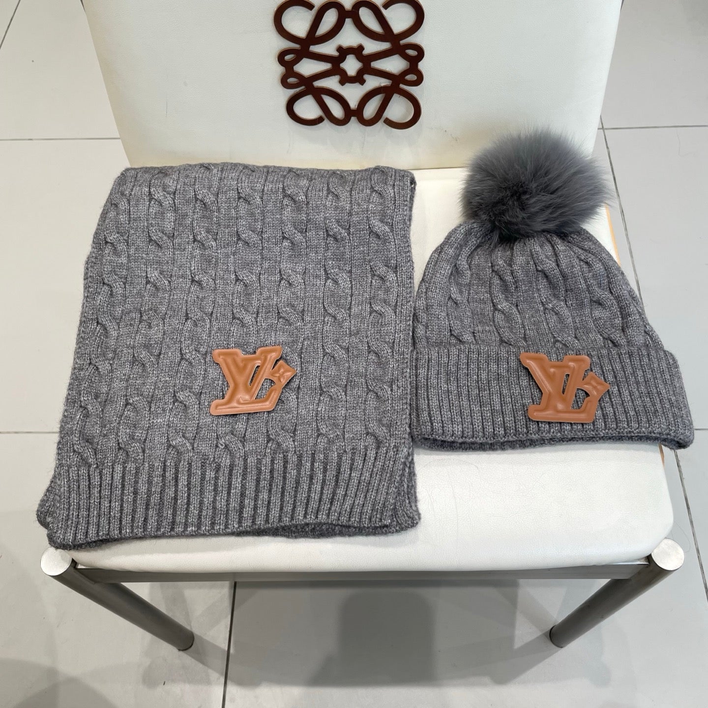 China Replica LV Scarf 46usd Only