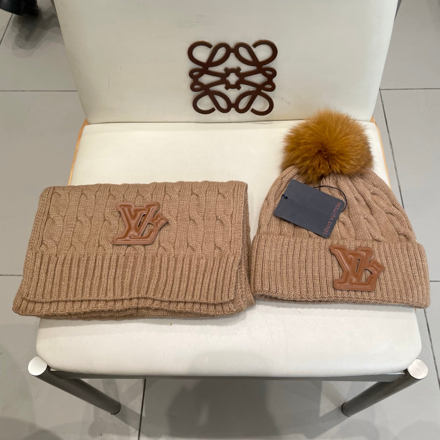 China Replica LV Scarf 46usd Only