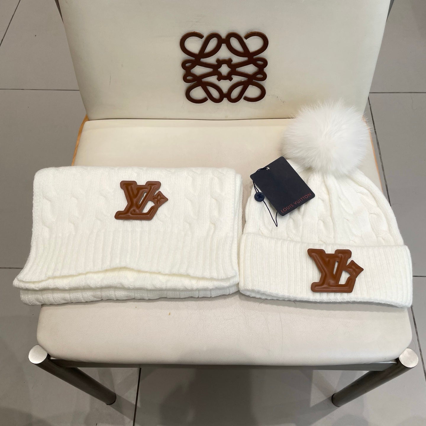 China Replica LV Scarf 46usd Only