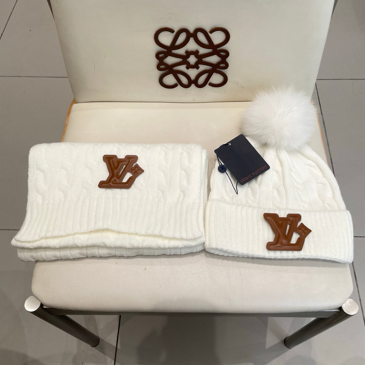 China Replica LV Scarf 46usd Only