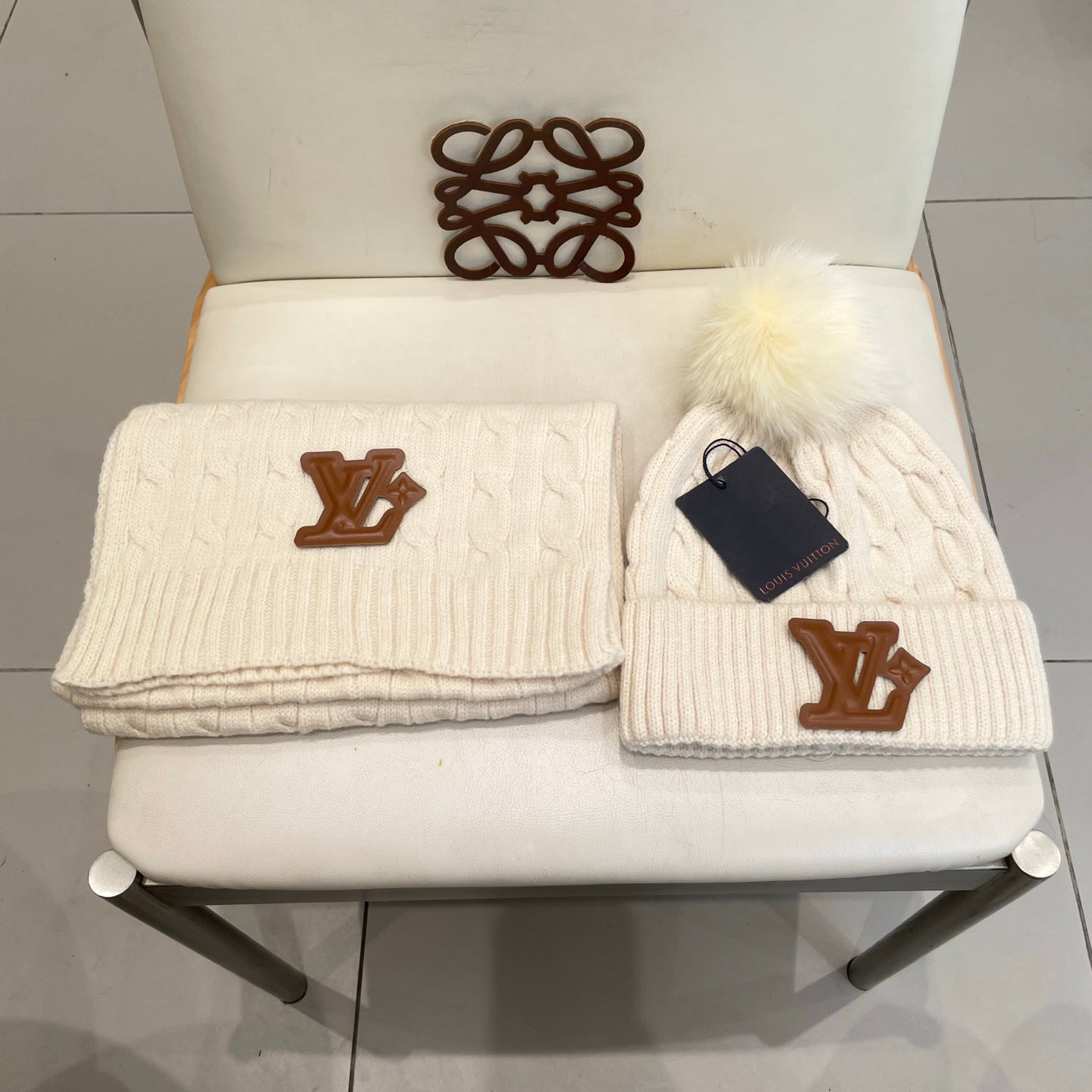 China Replica LV Scarf 46usd Only