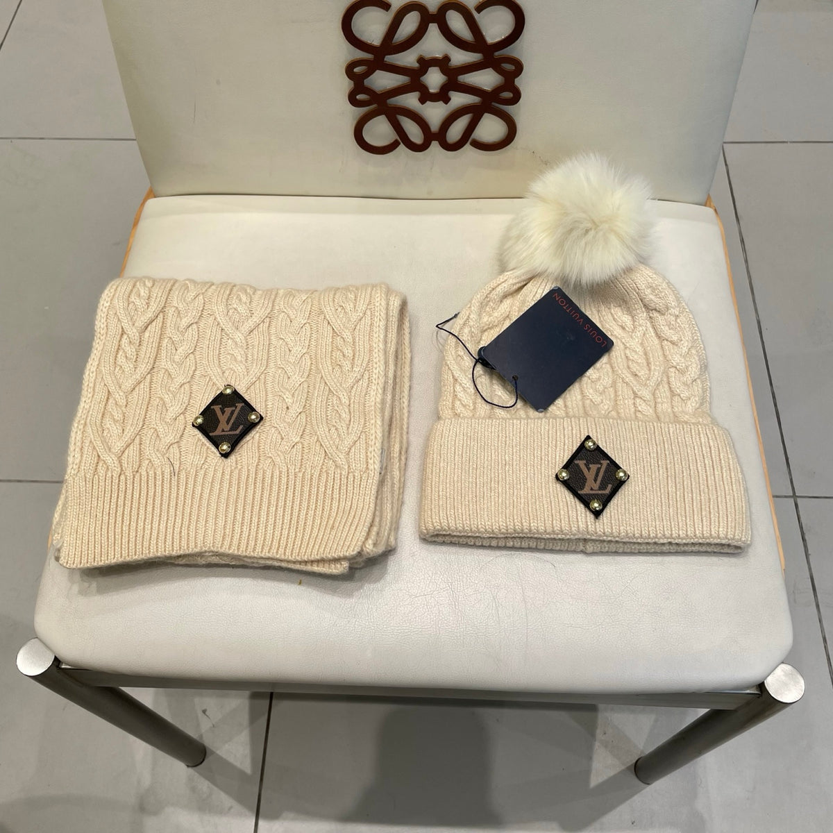 China Replica LV Scarf 58usd Only