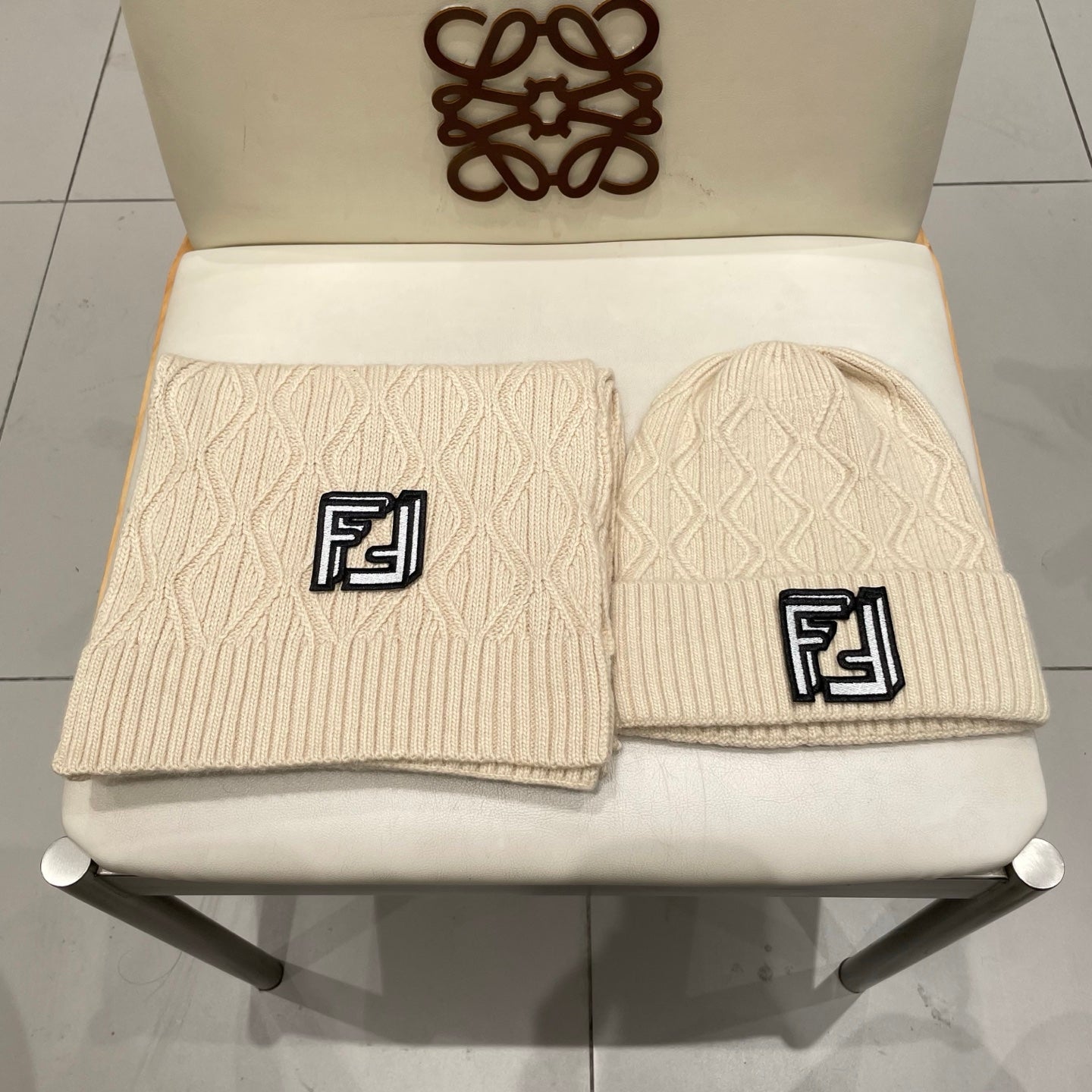 China Replica Fendi Scarf 58usd Only