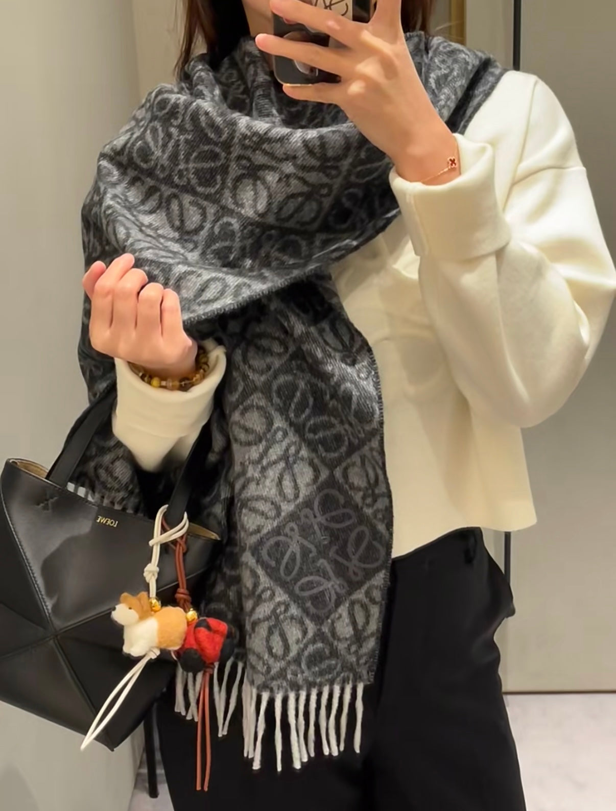China Replica Loewe Scarf 48usd Only