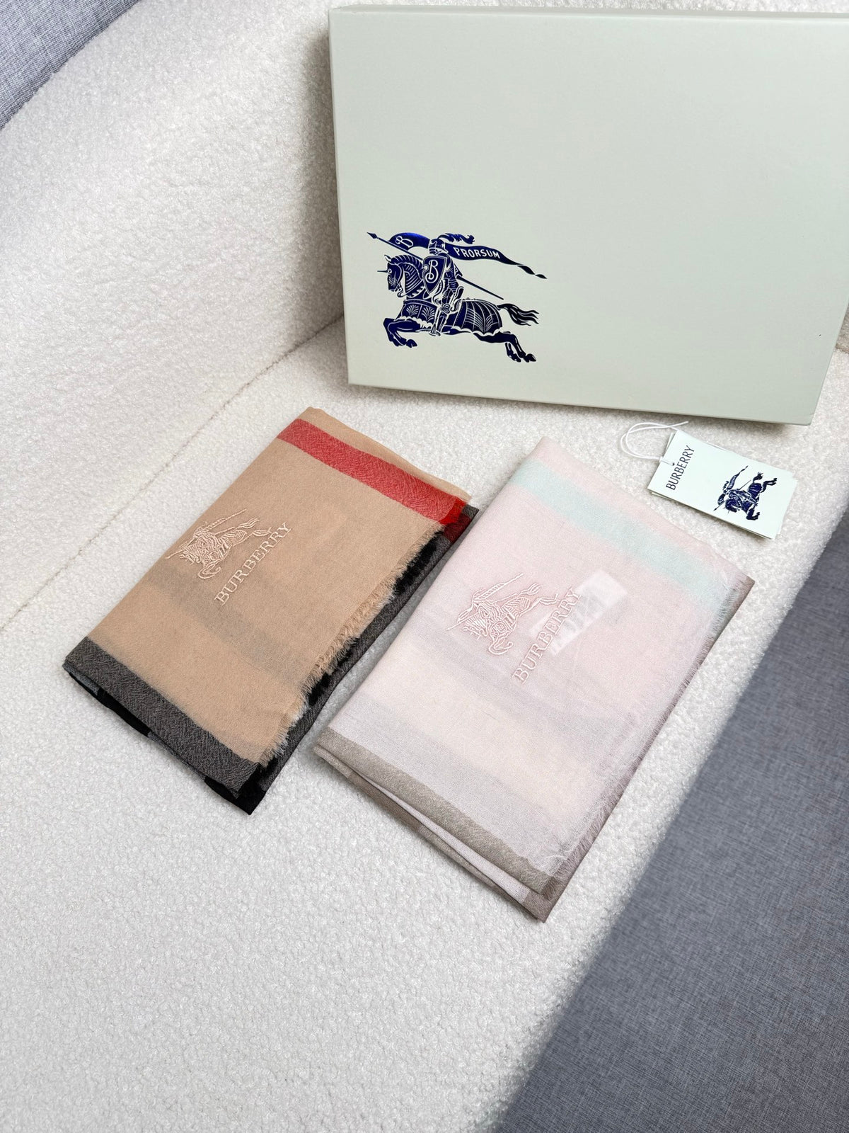 China Replica Burberry Scarf 54usd Only