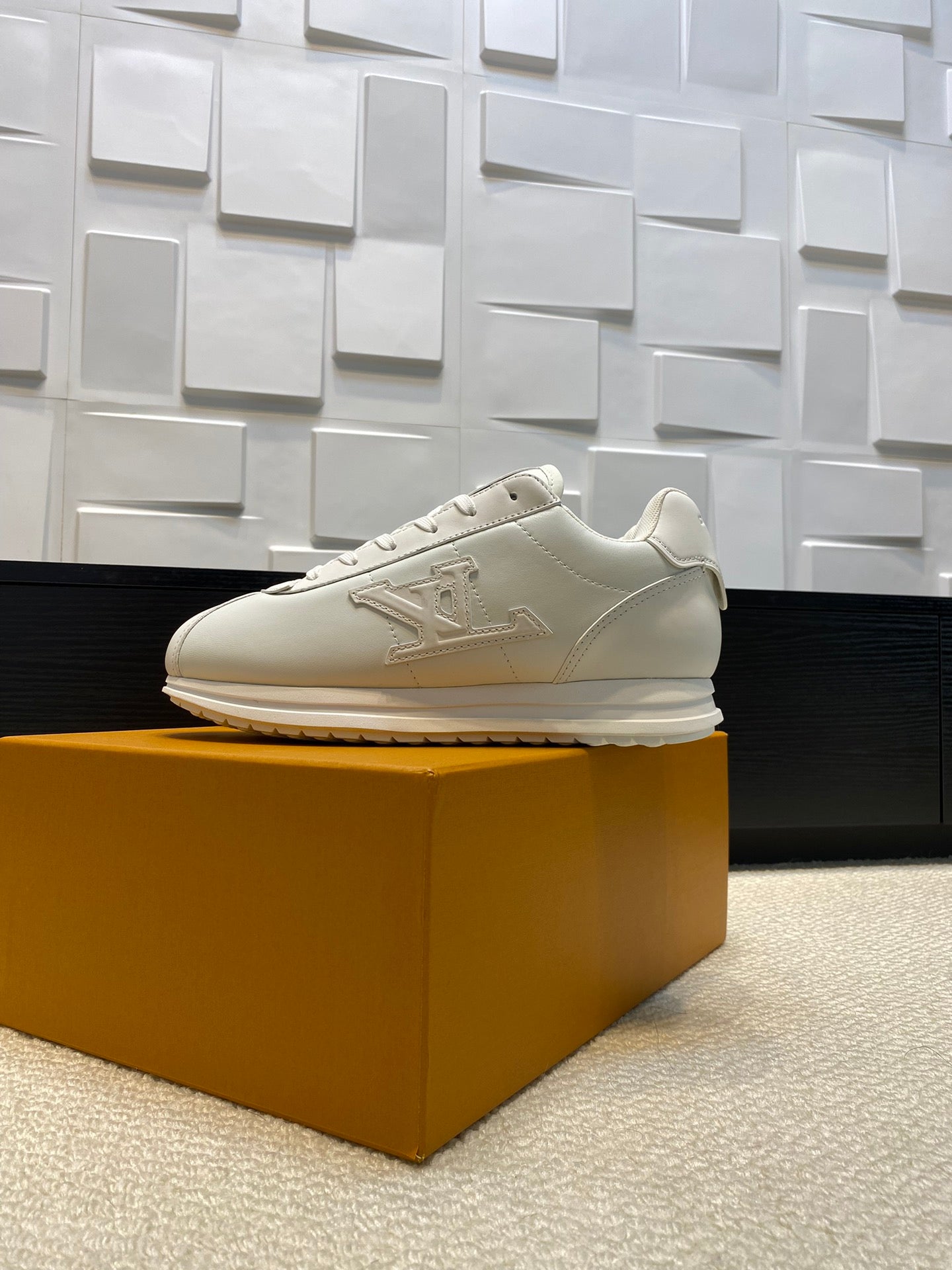 China Replica LV Women Shoes 122usd Only