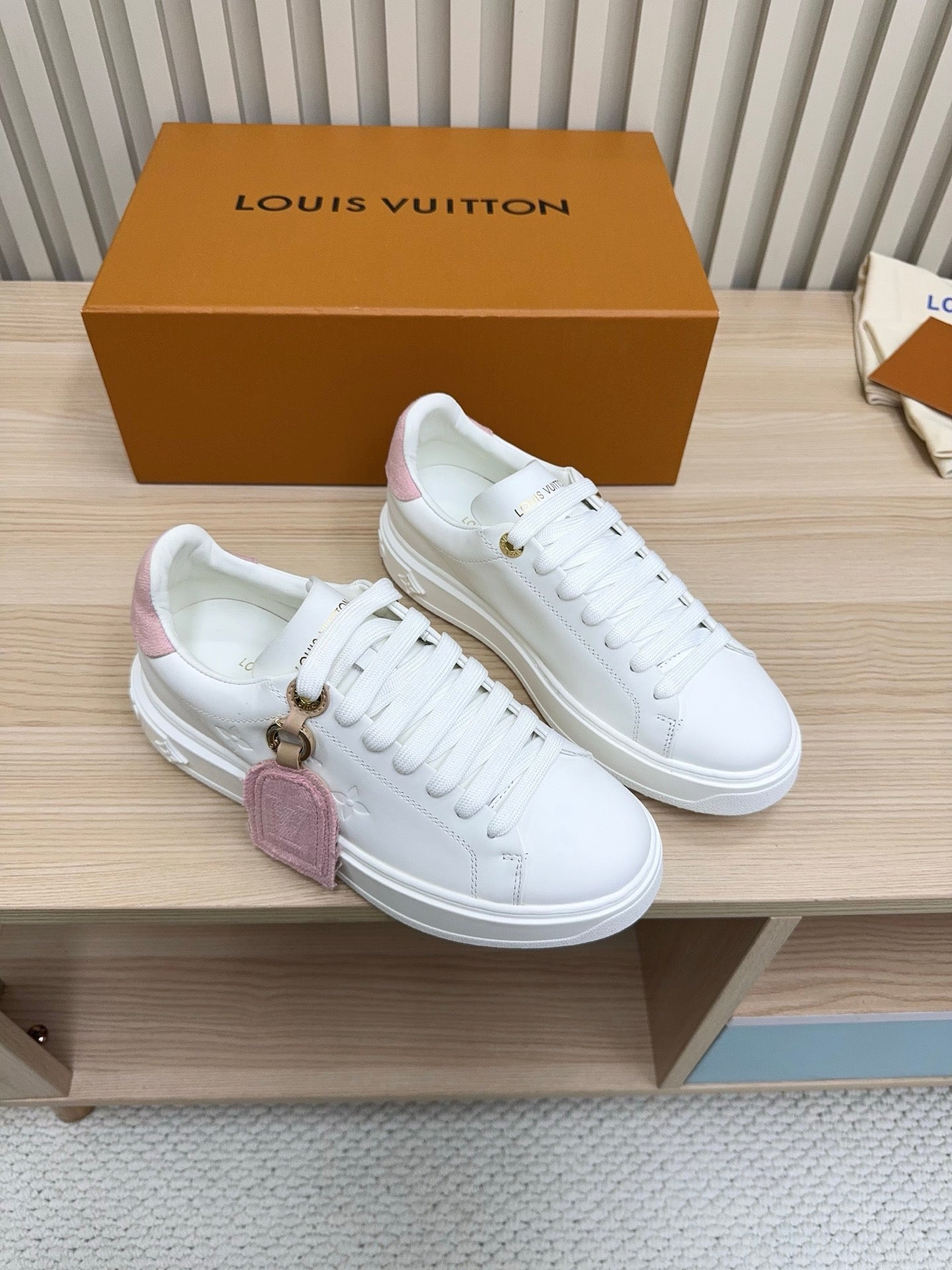 China Replica LV Women Shoes 112usd Only