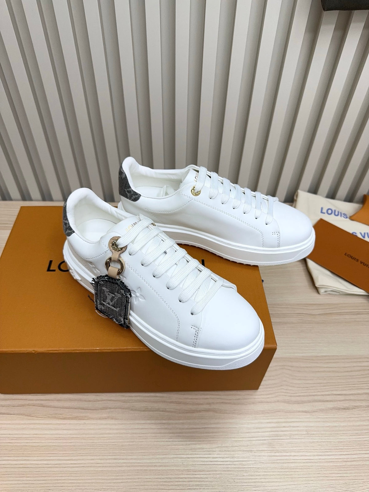China Replica LV Women Shoes 112usd Only