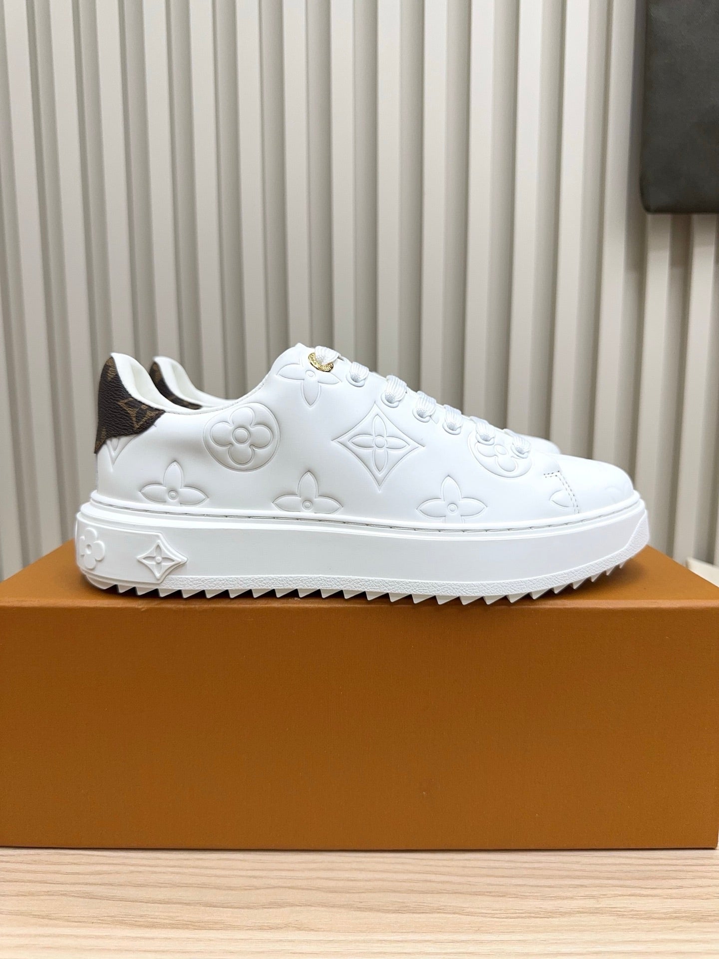 China Replica LV Women Shoes 108usd Only
