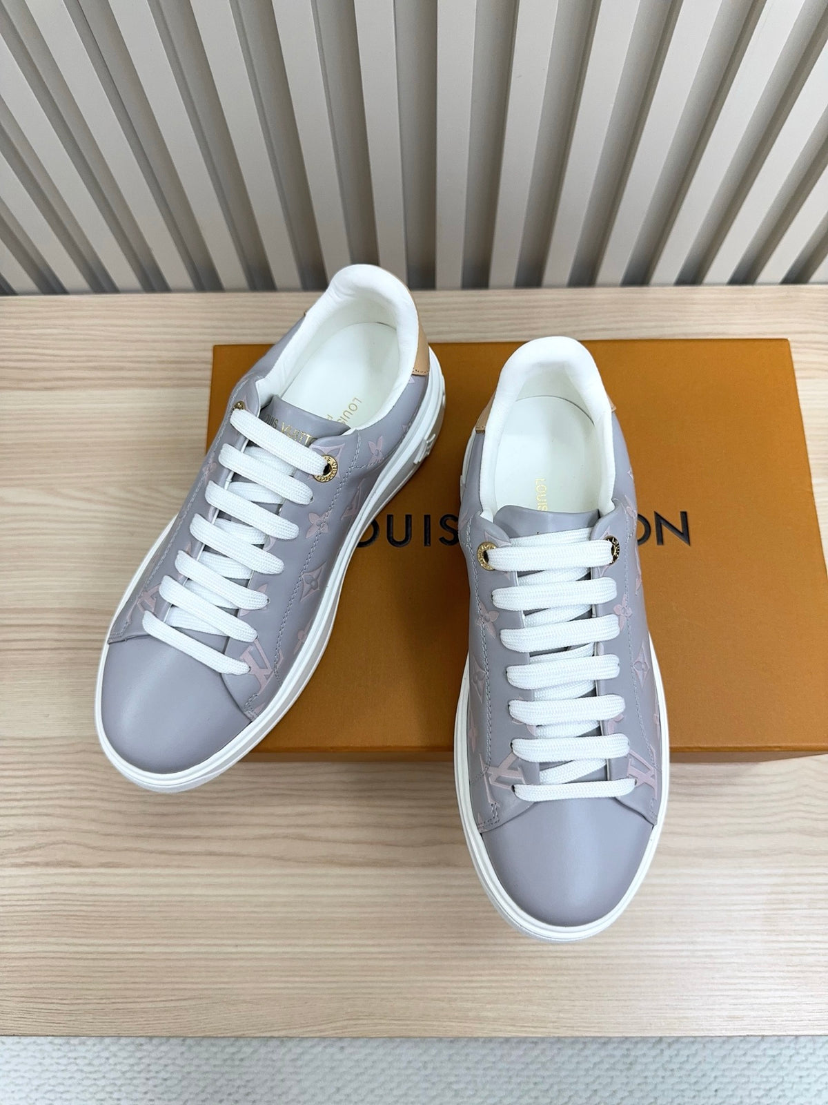 China Replica LV Women Shoes 108usd Only