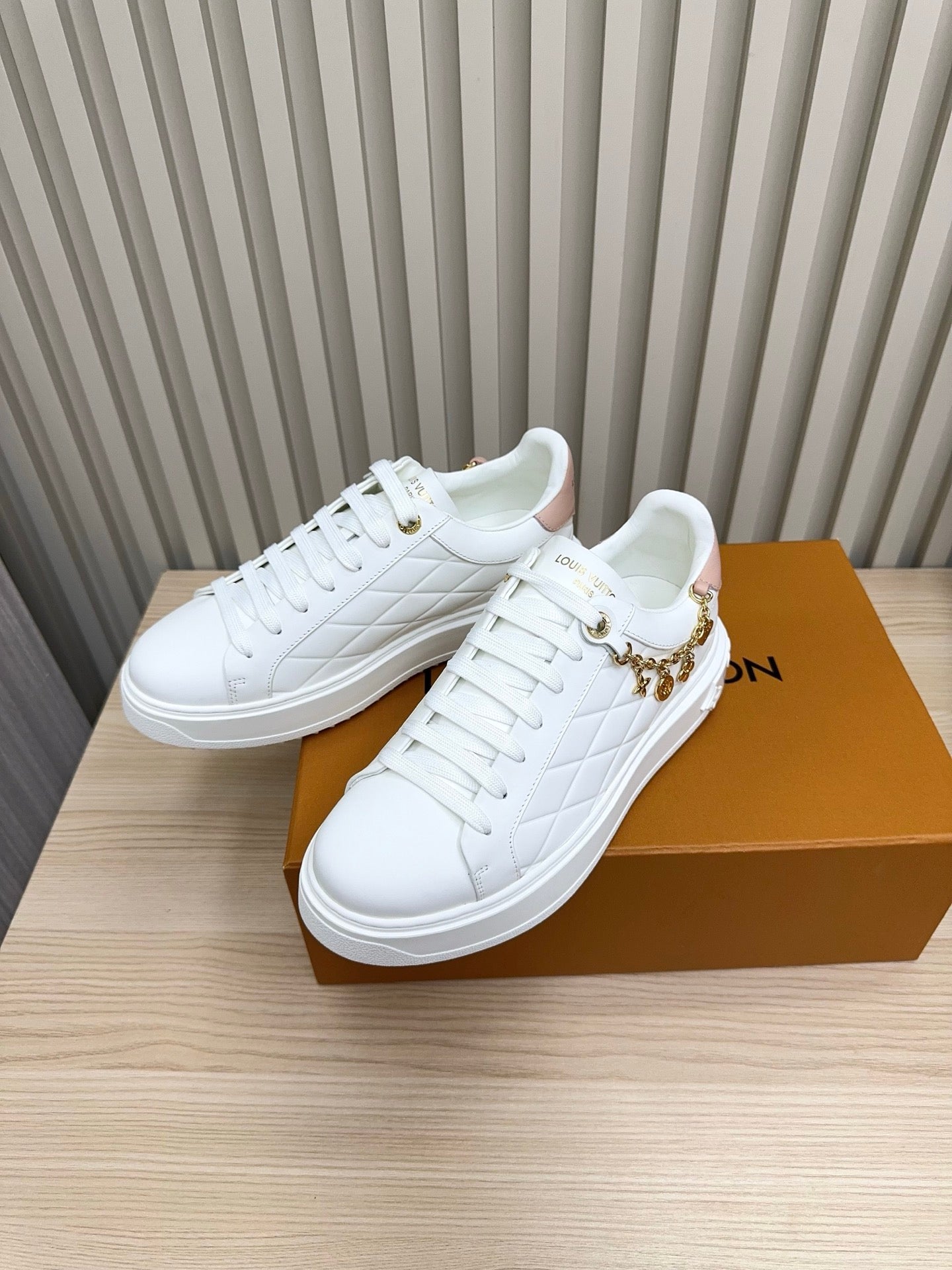 China Replica LV Women Shoes 112usd Only