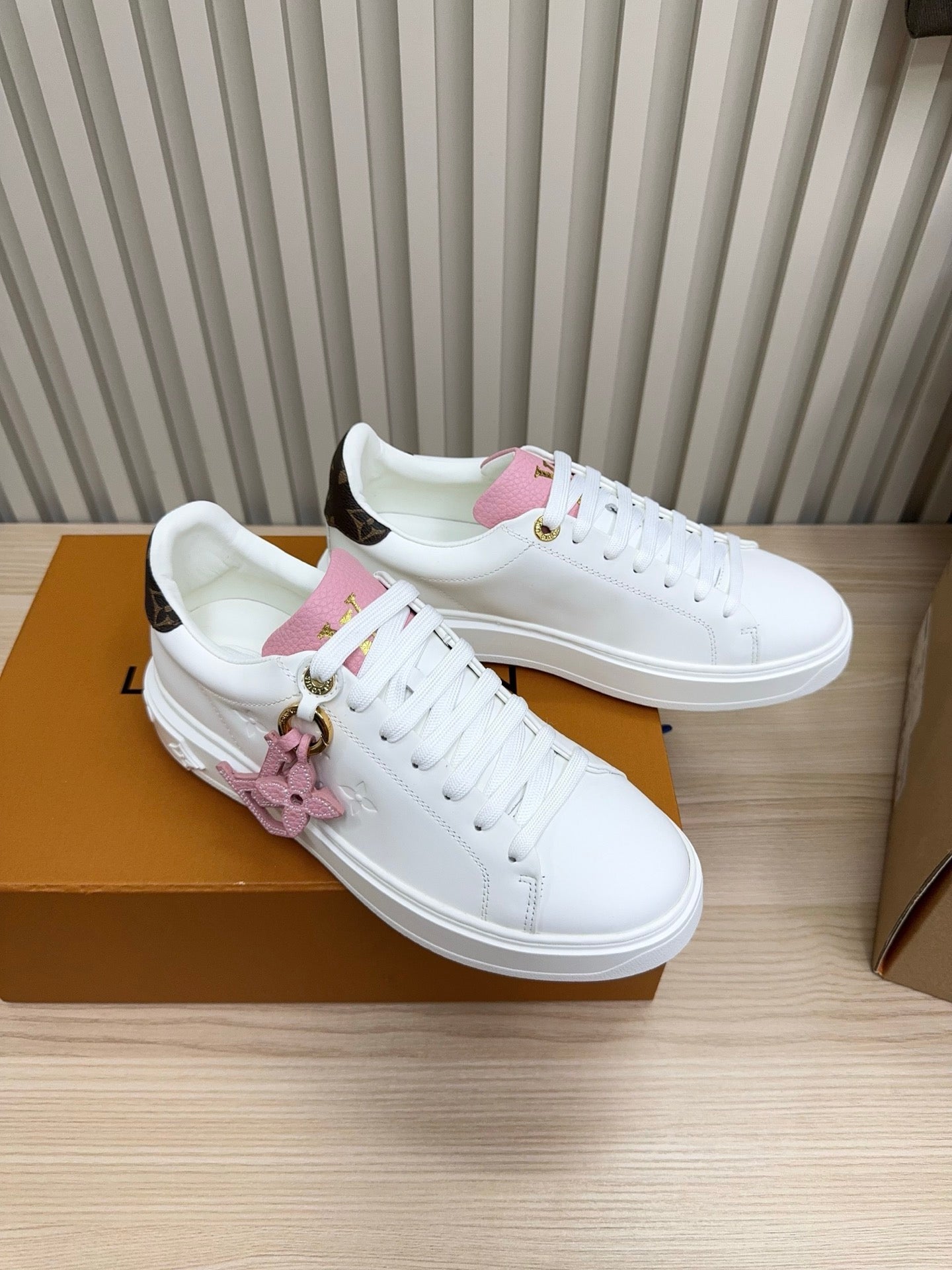 China Replica LV Women Shoes 112usd Only