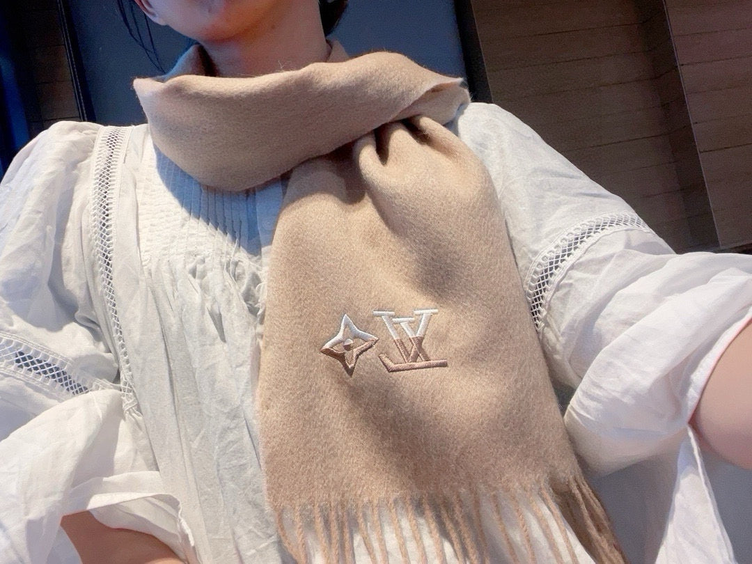 China Replica Gucci Scarf 44usd Only