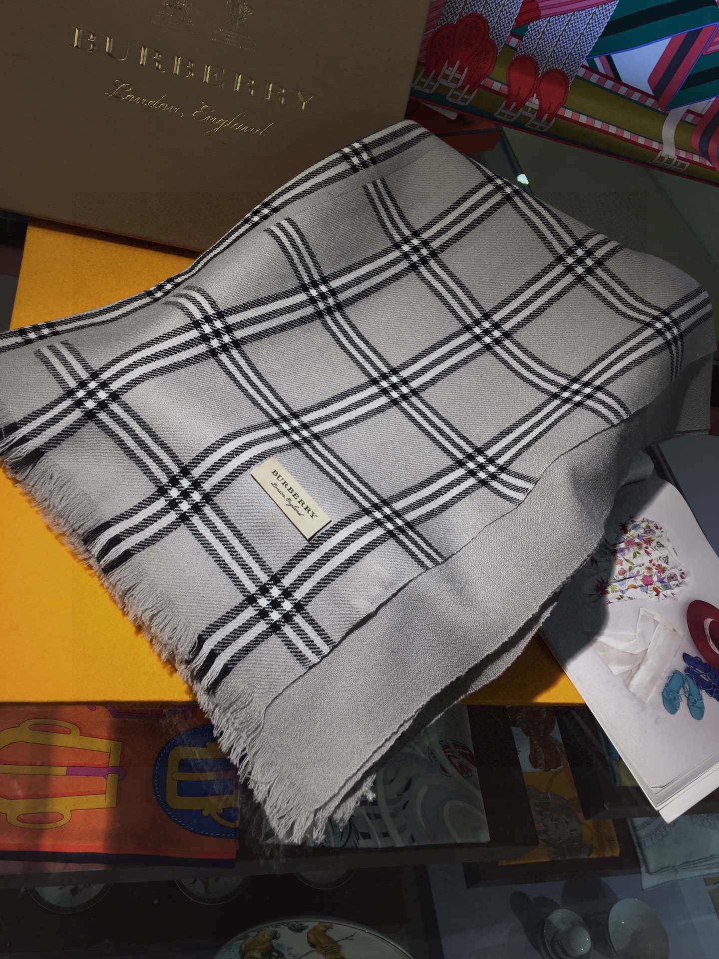 China Replica Burberry Scarf 58usd Only