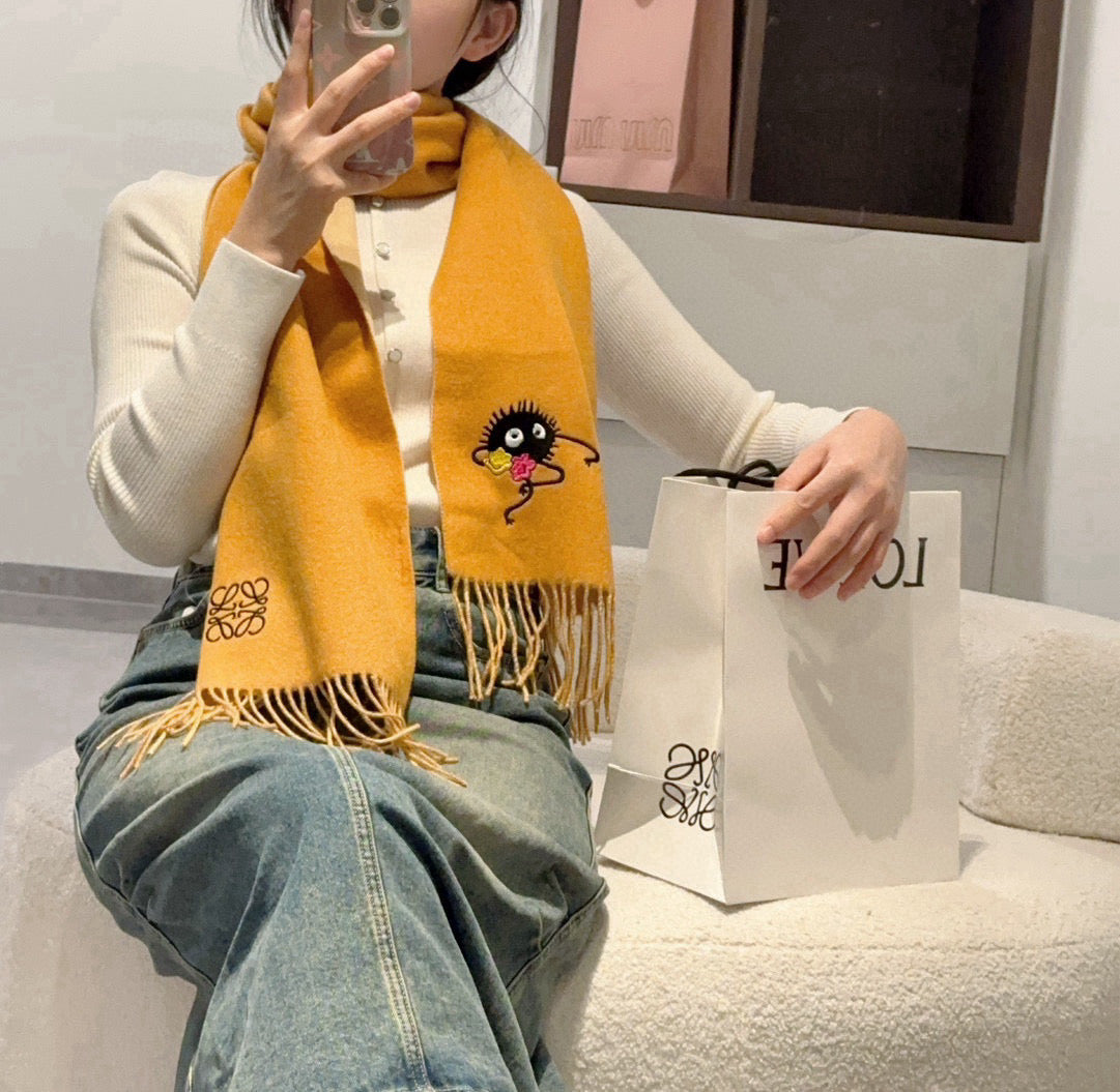 China Replica Loewe Scarf 52usd Only