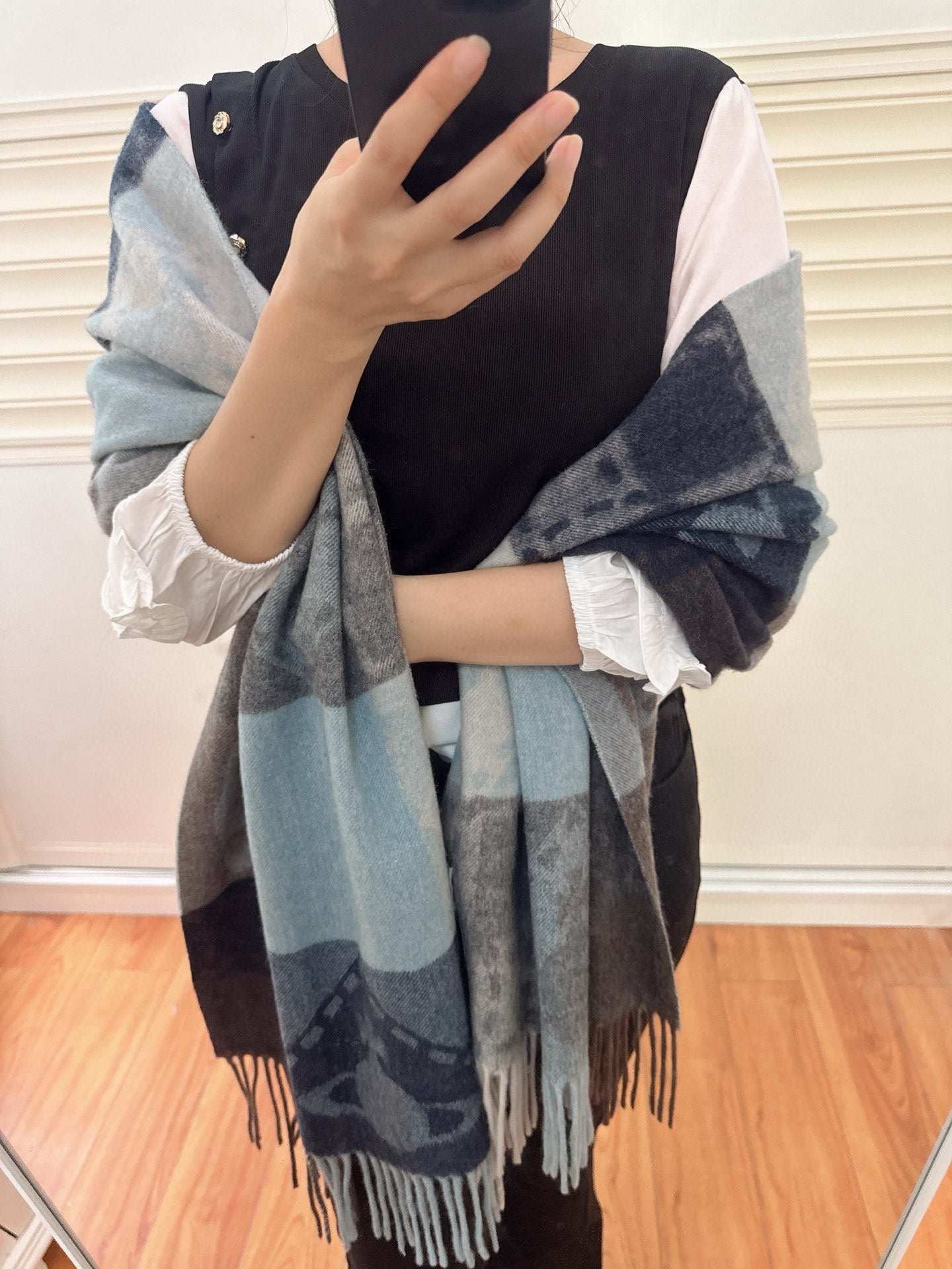 China Replica Gucci Scarf 46usd Only